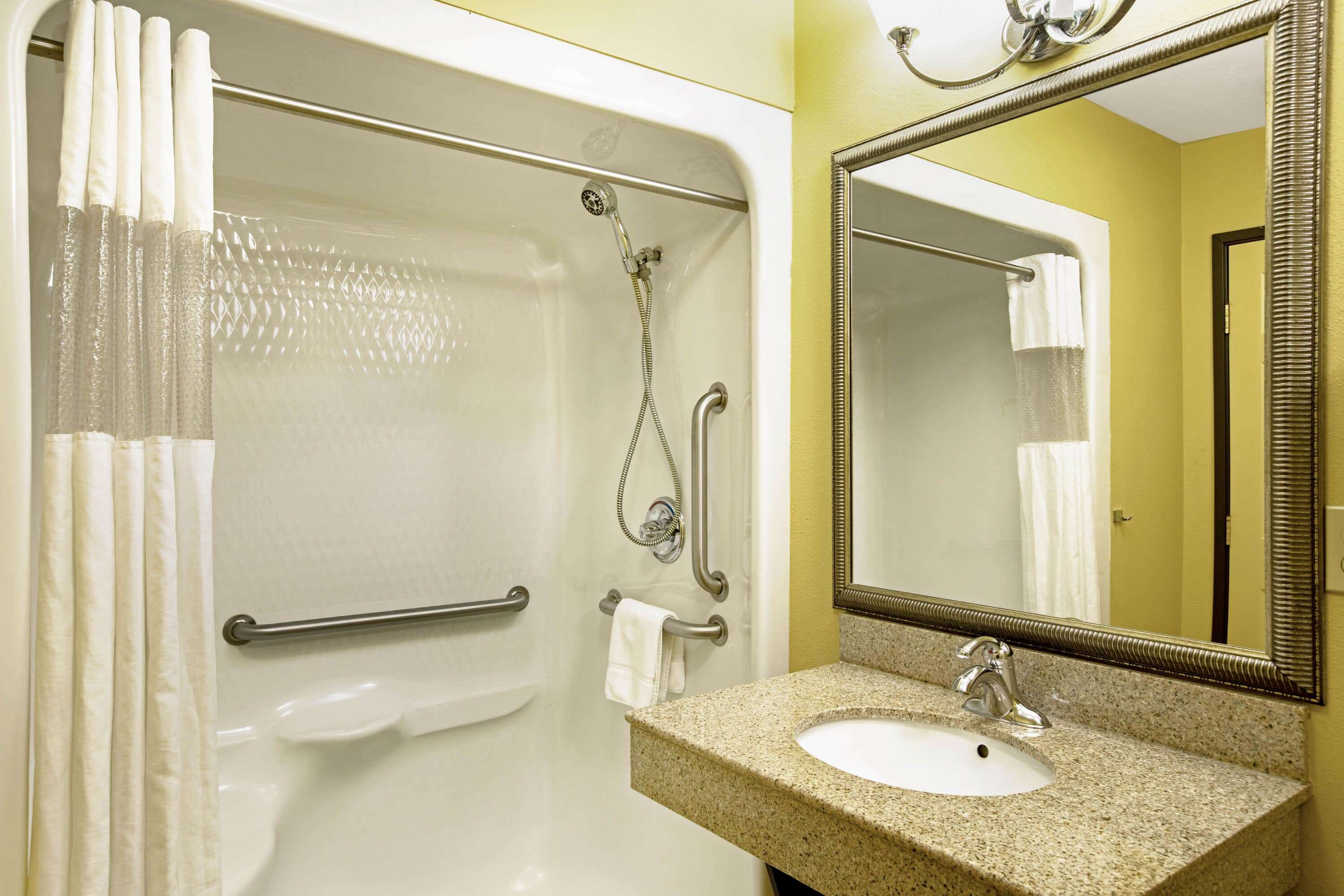 La Quinta Inn & Suites by Wyndham Tulsa Airpt / Expo Square