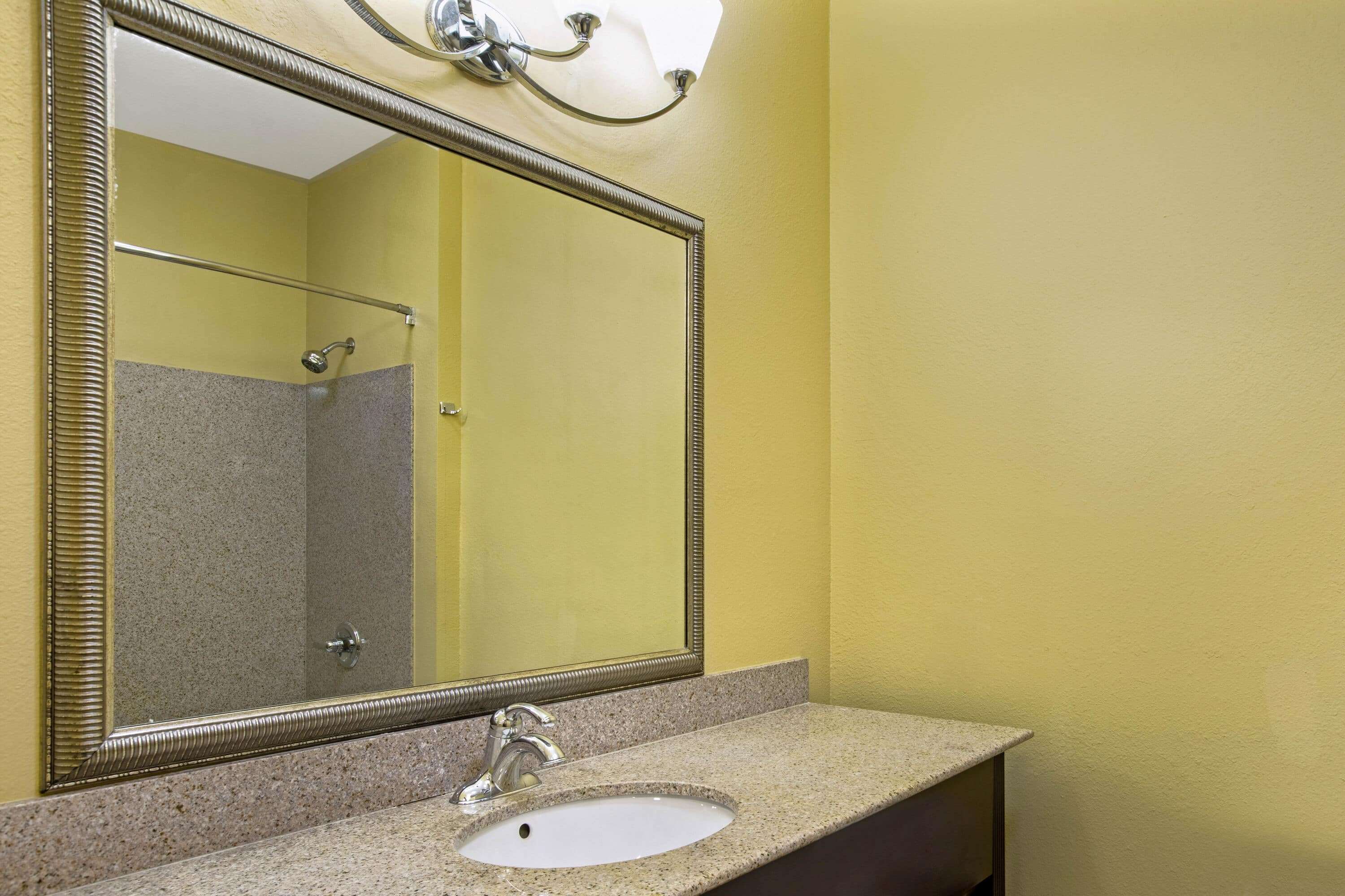La Quinta Inn & Suites by Wyndham Tulsa Airpt / Expo Square