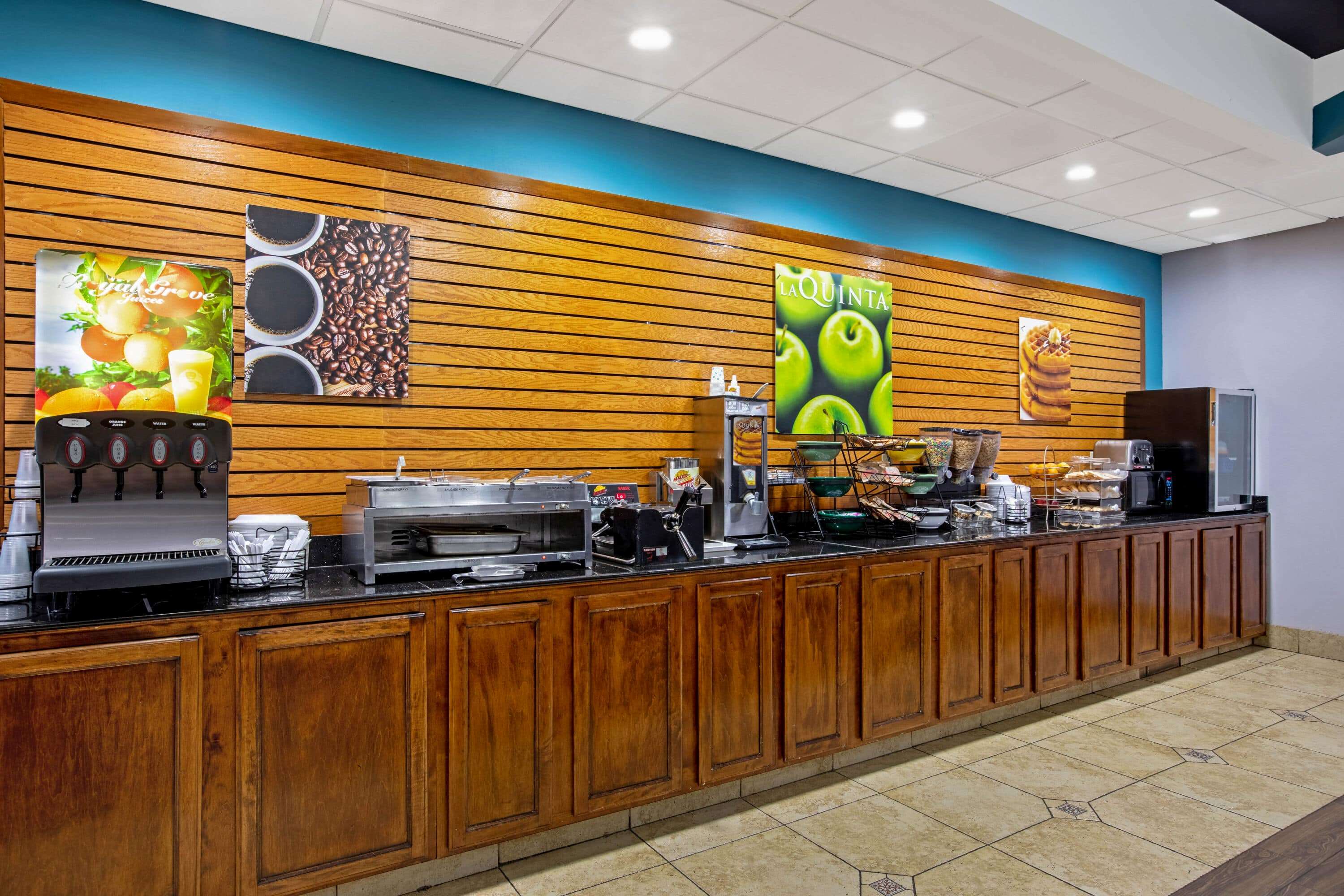 La Quinta Inn & Suites by Wyndham Tulsa Airpt / Expo Square