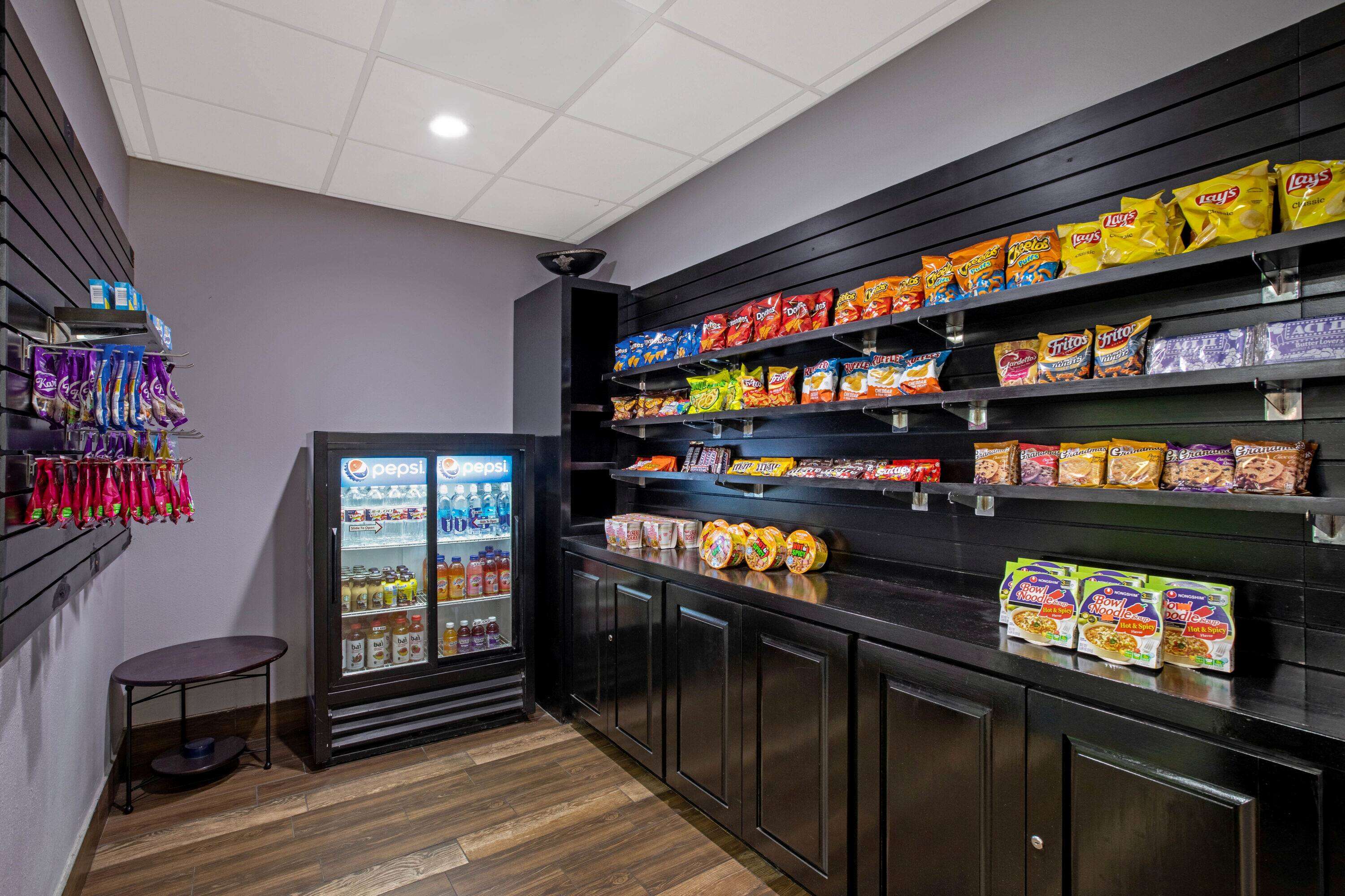 La Quinta Inn & Suites by Wyndham Tulsa Airpt / Expo Square