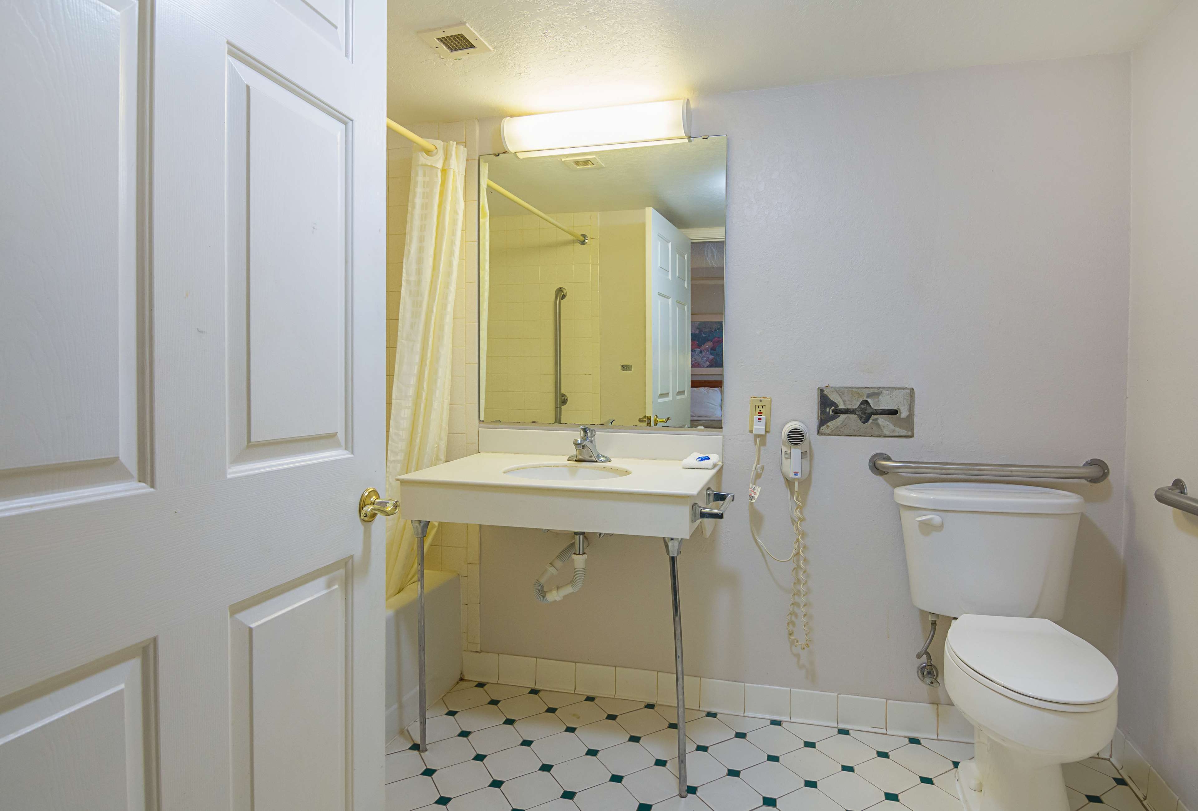 Eagle Suites Extended Stay Hotel, Tulsa - Hilti Park
