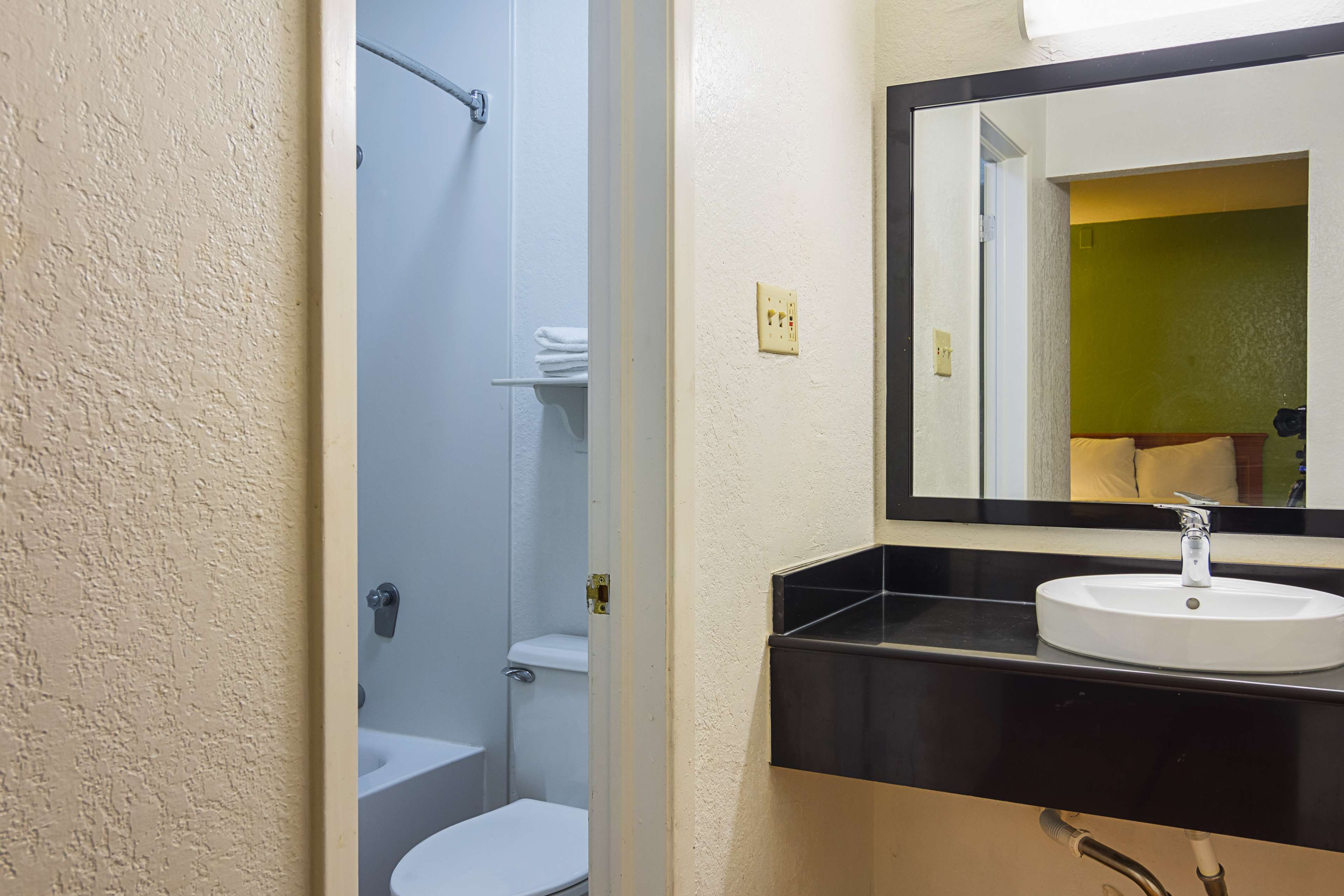 Eagle Suites Extended Stay Hotel, Tulsa - Hilti Park