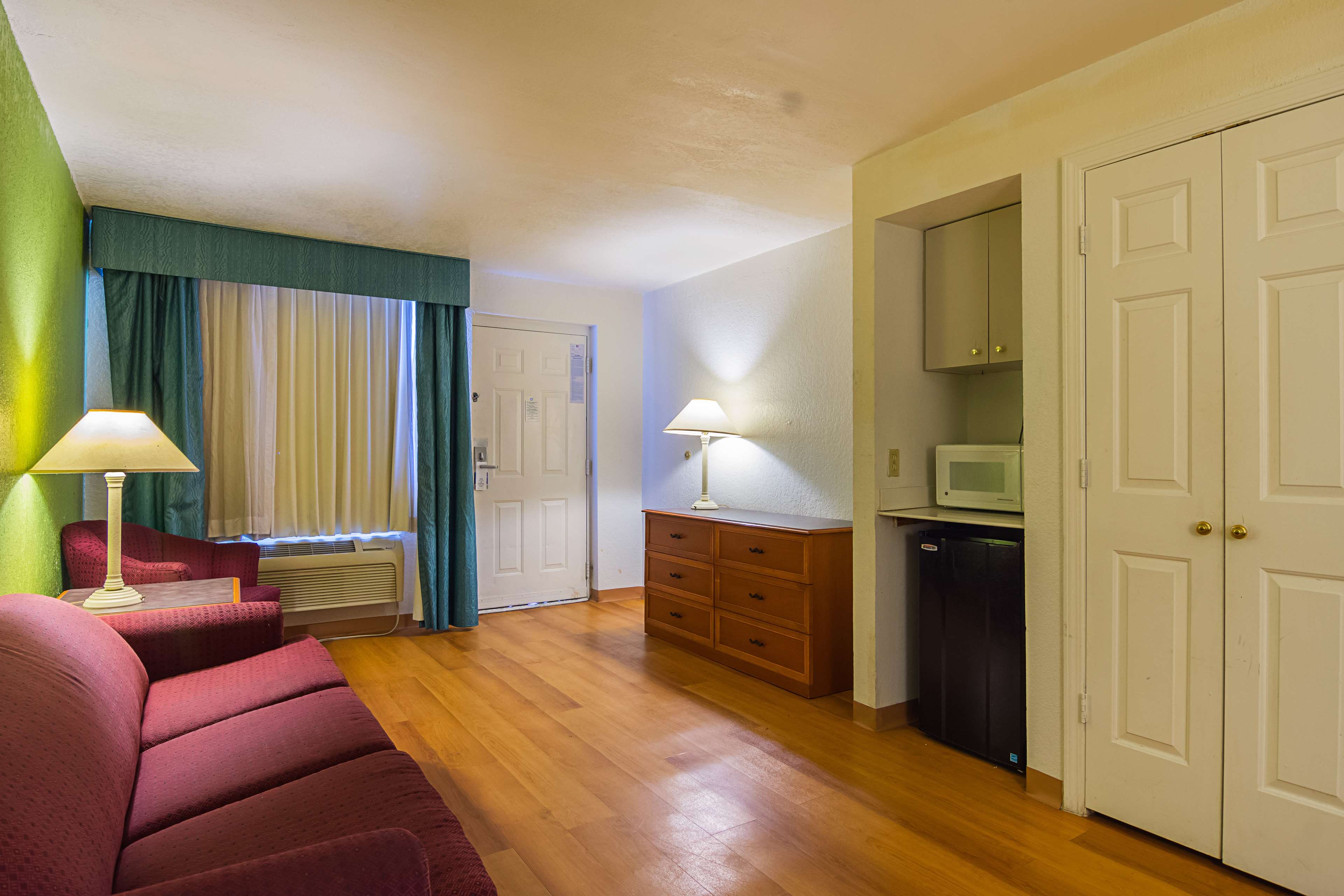 Eagle Suites Extended Stay Hotel, Tulsa - Hilti Park