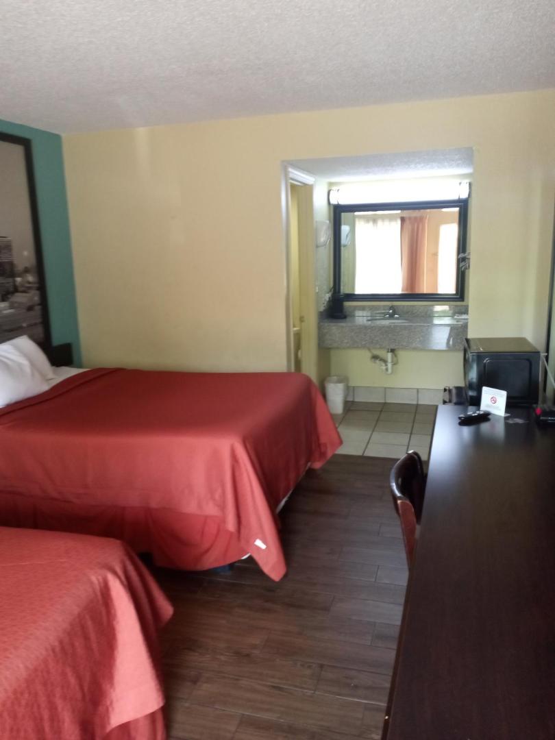 Super 8 by Wyndham Tulsa