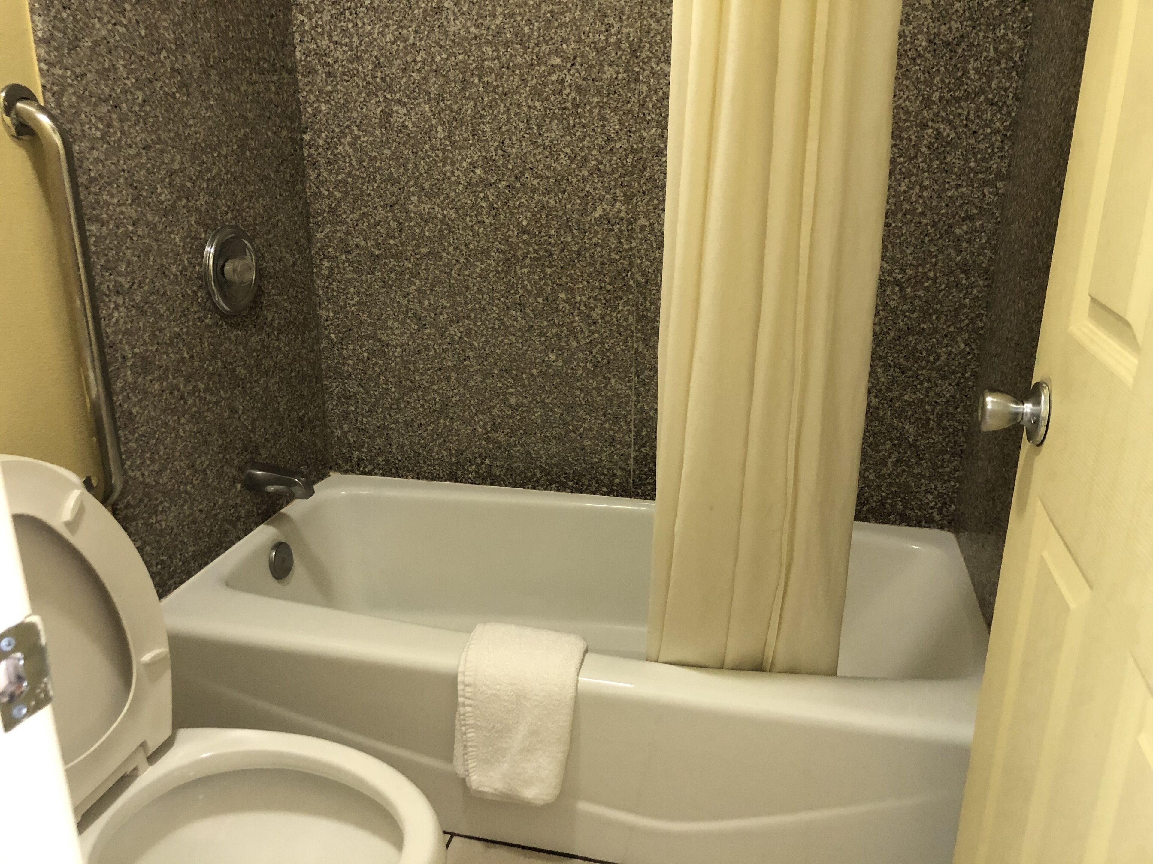 Super 8 by Wyndham Tulsa