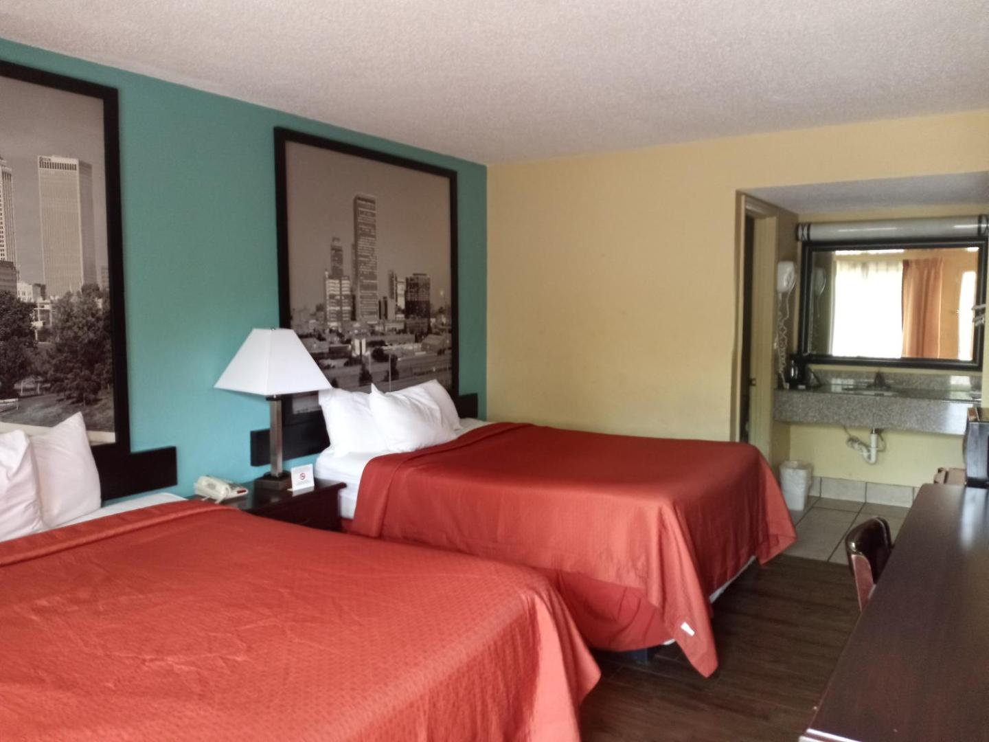 Super 8 by Wyndham Tulsa