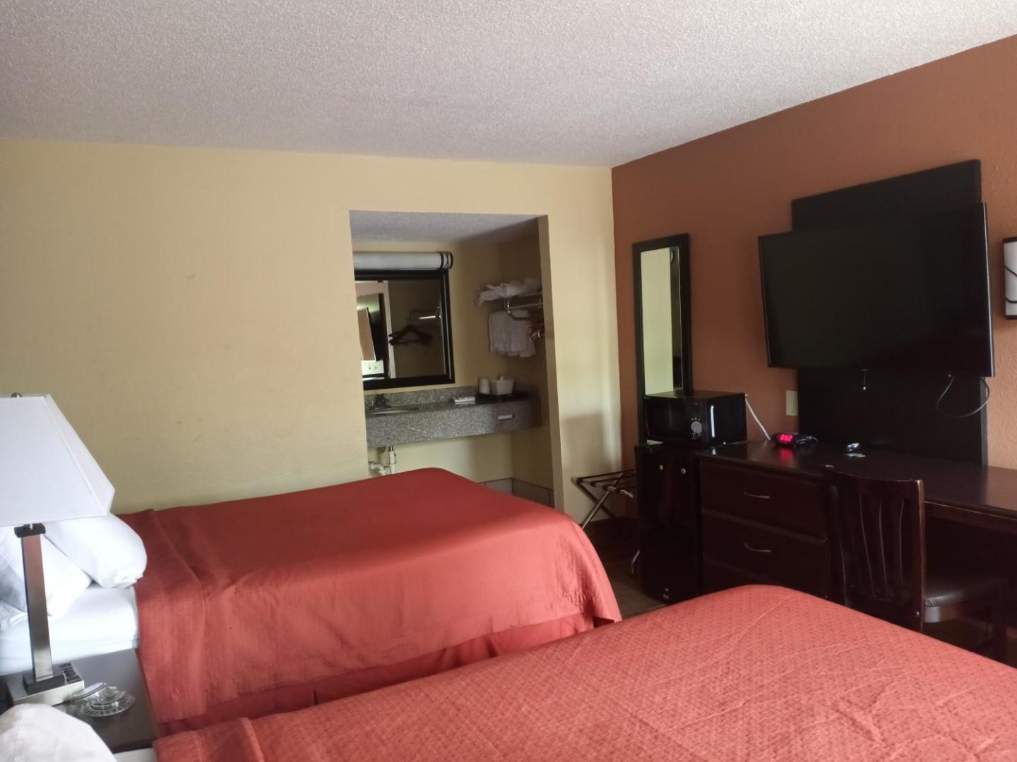 Super 8 by Wyndham Tulsa