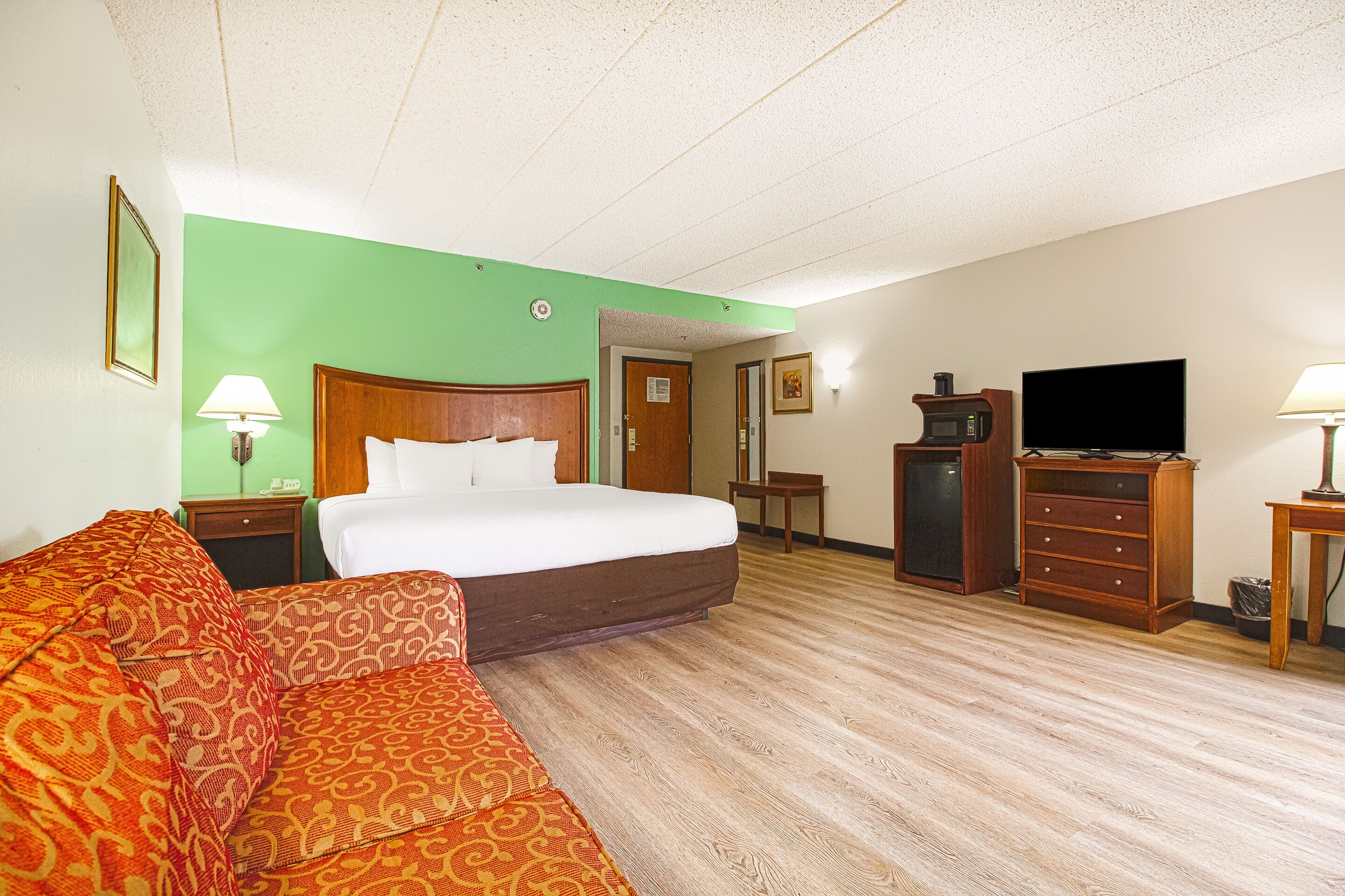 Tulsa Square Hotel Central, I-44 by OYO