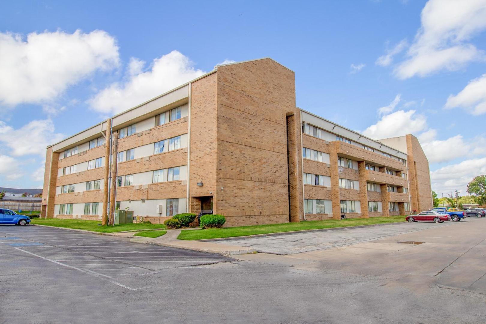 Tulsa Square Hotel Central, I-44 by OYO