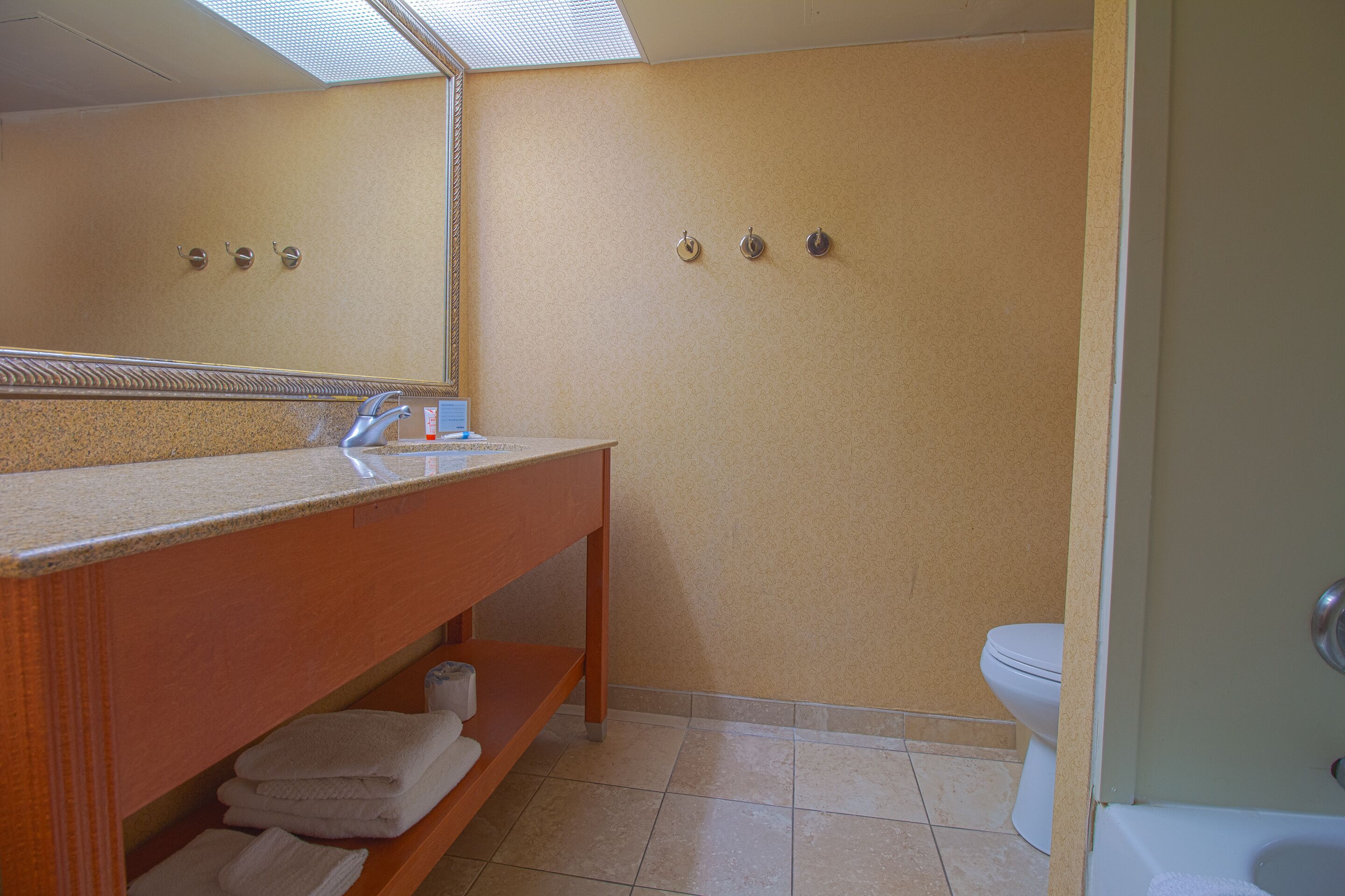 Tulsa Square Hotel Central, I-44 by OYO