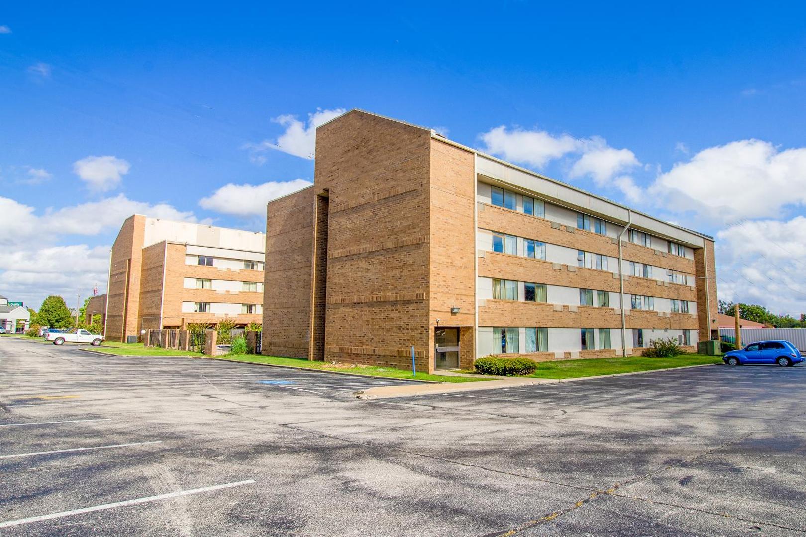 Tulsa Square Hotel Central, I-44 by OYO