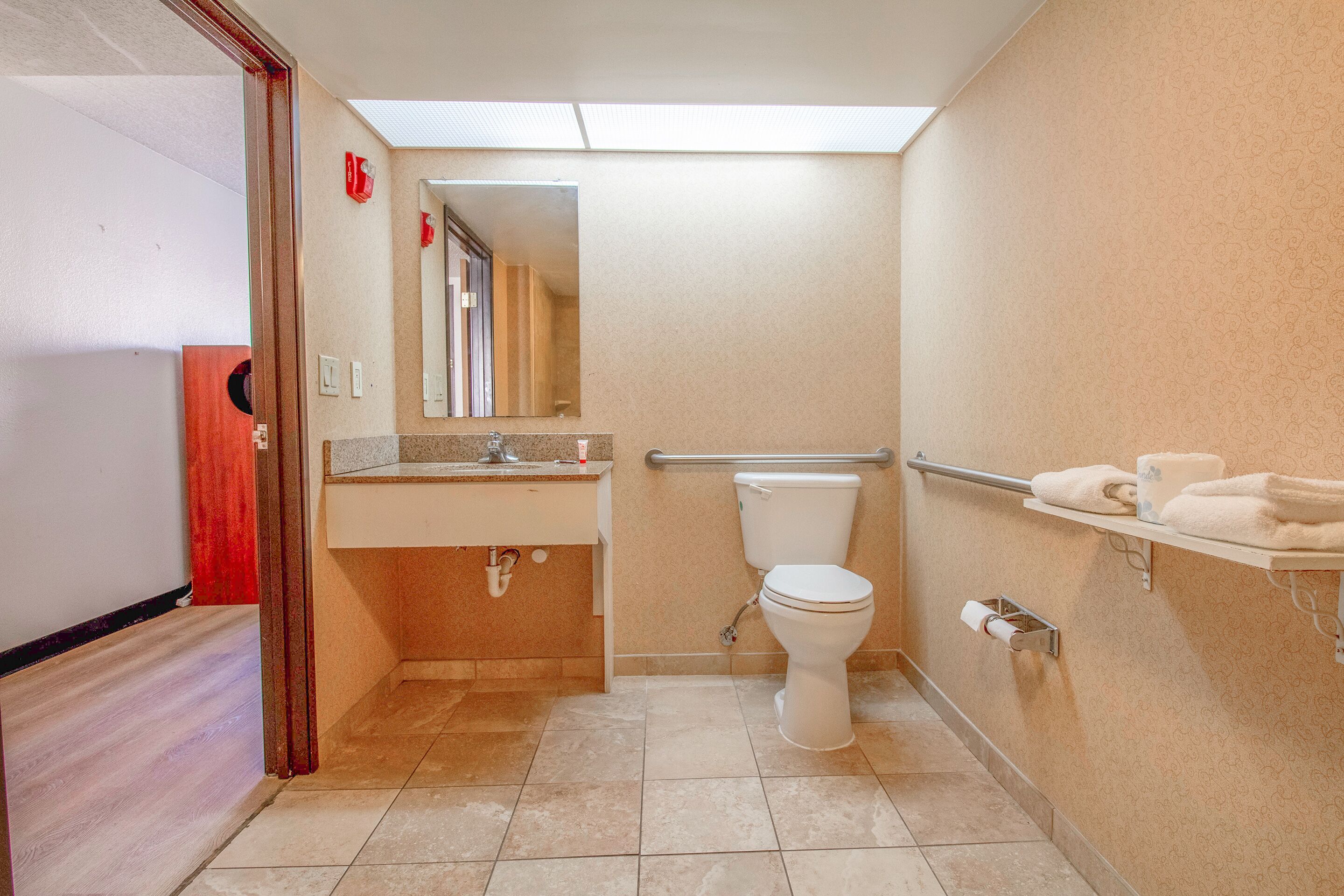 Tulsa Square Hotel Central, I-44 by OYO