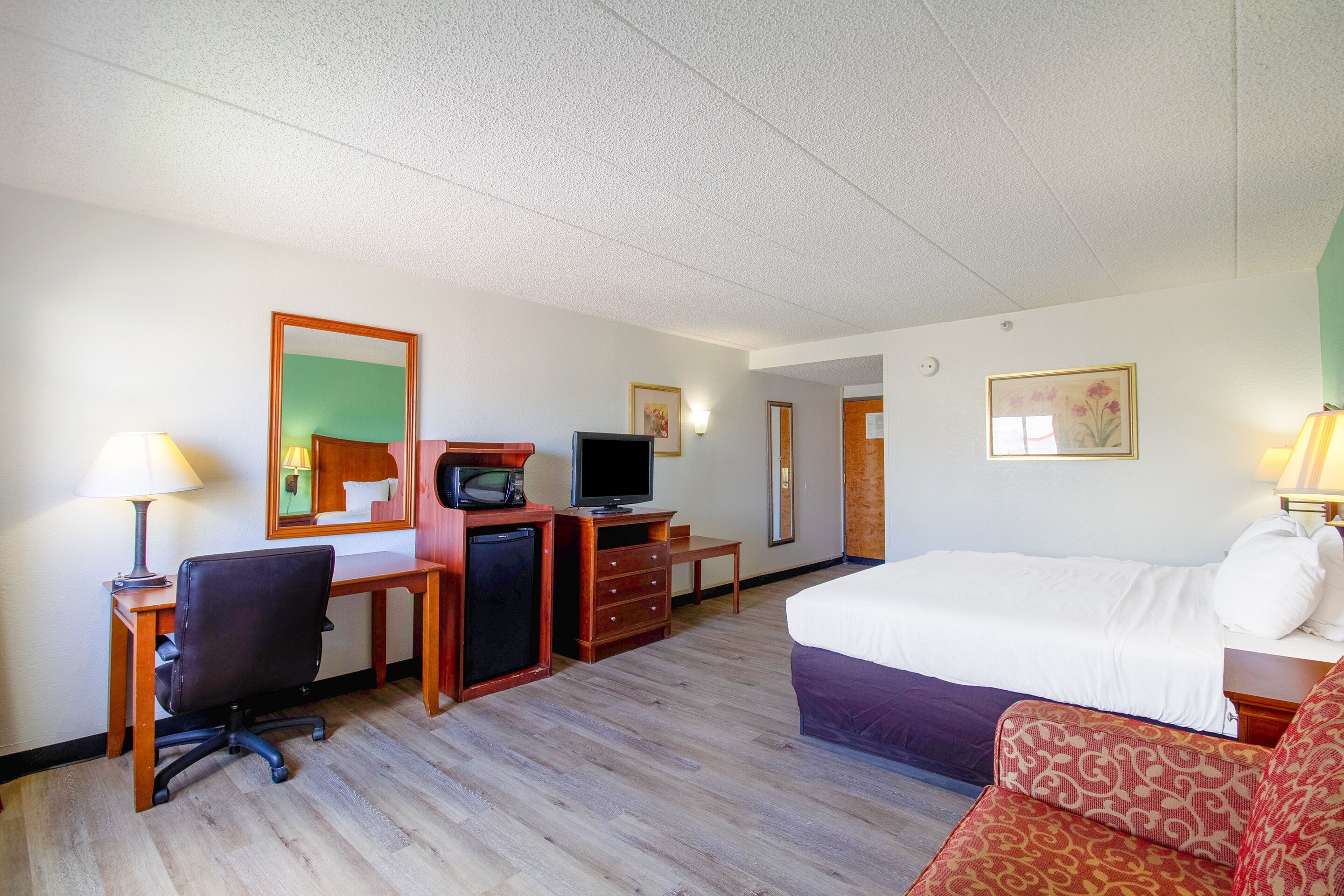 Tulsa Square Hotel Central, I-44 by OYO