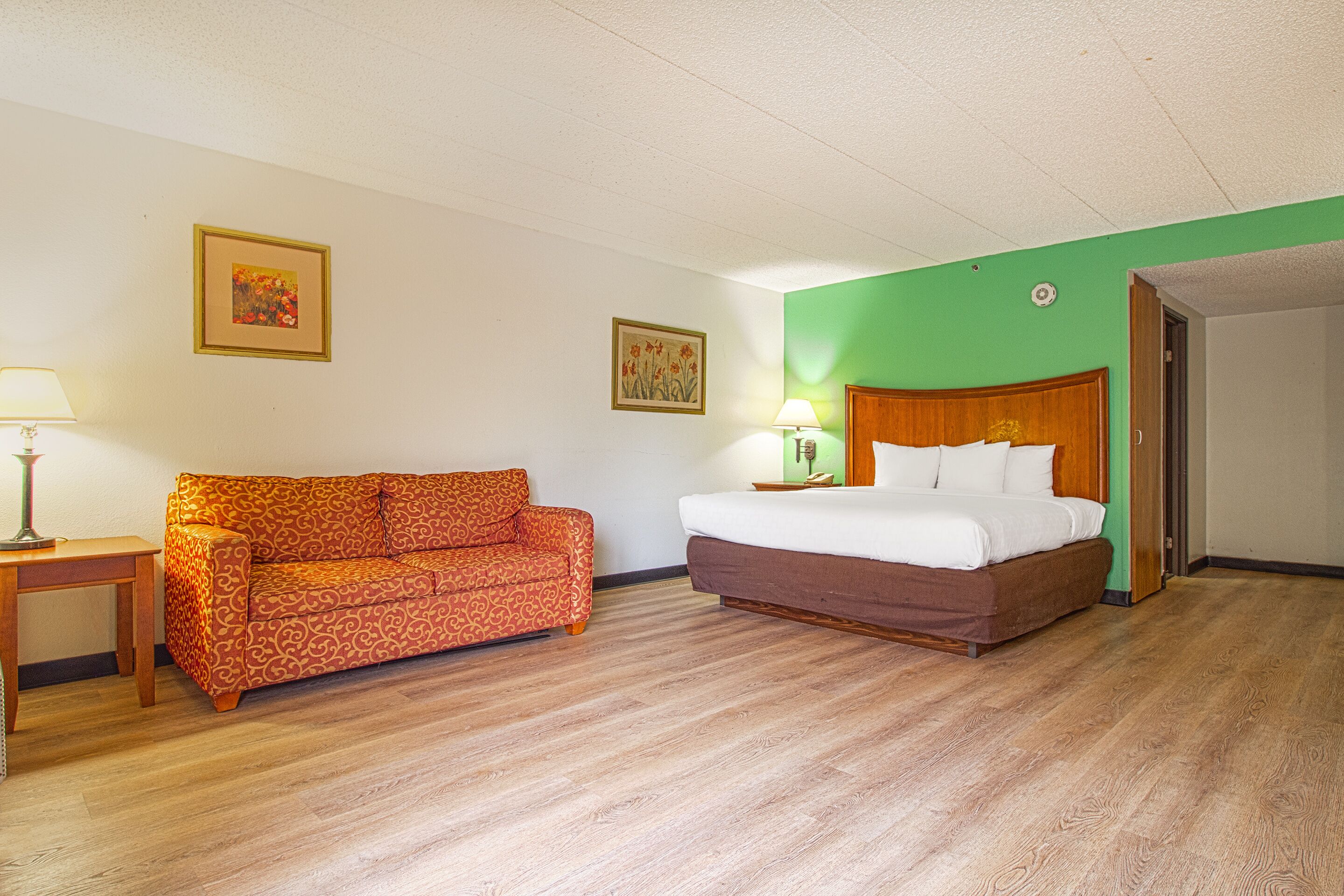 Tulsa Square Hotel Central, I-44 by OYO