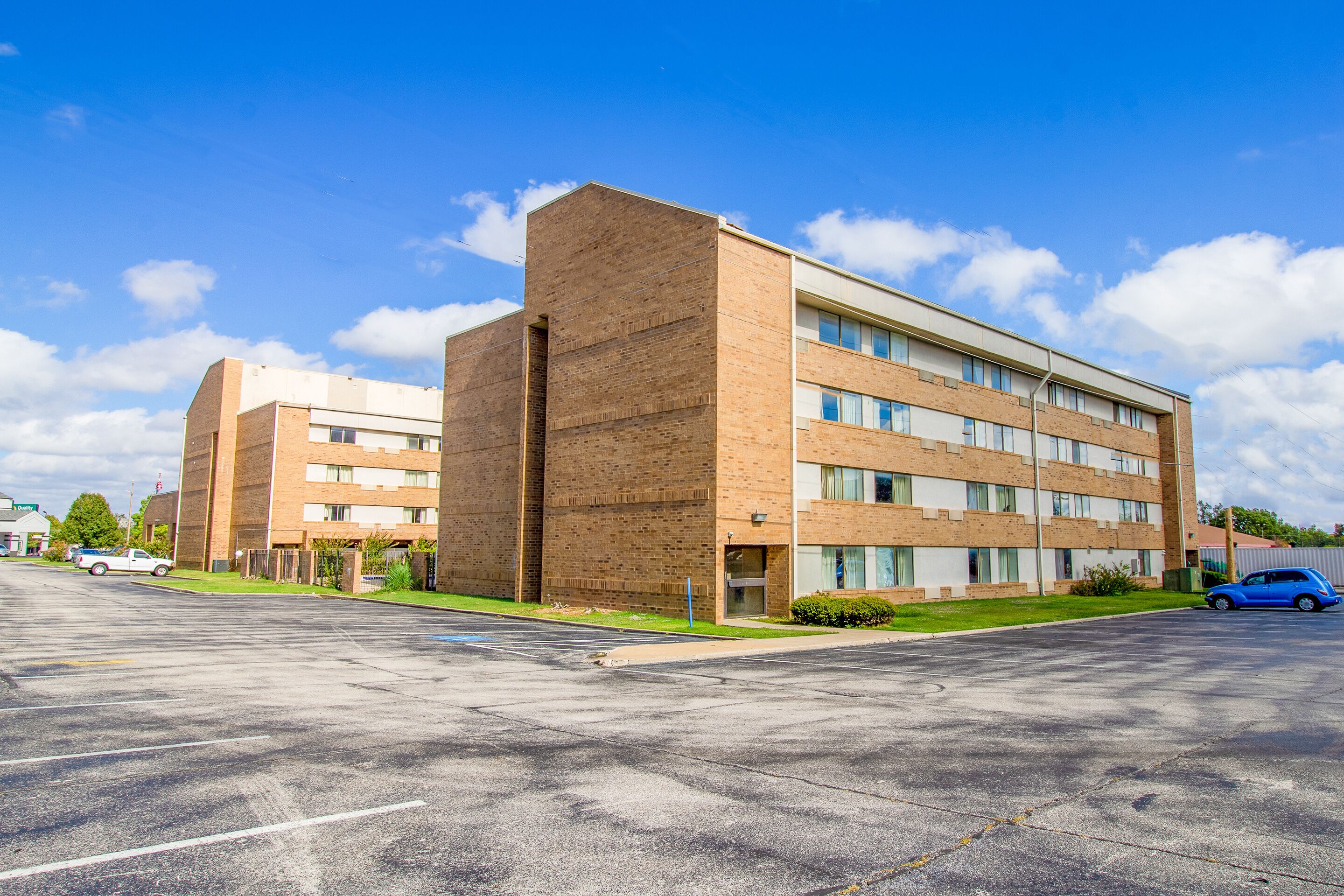 Tulsa Square Hotel Central, I-44 by OYO