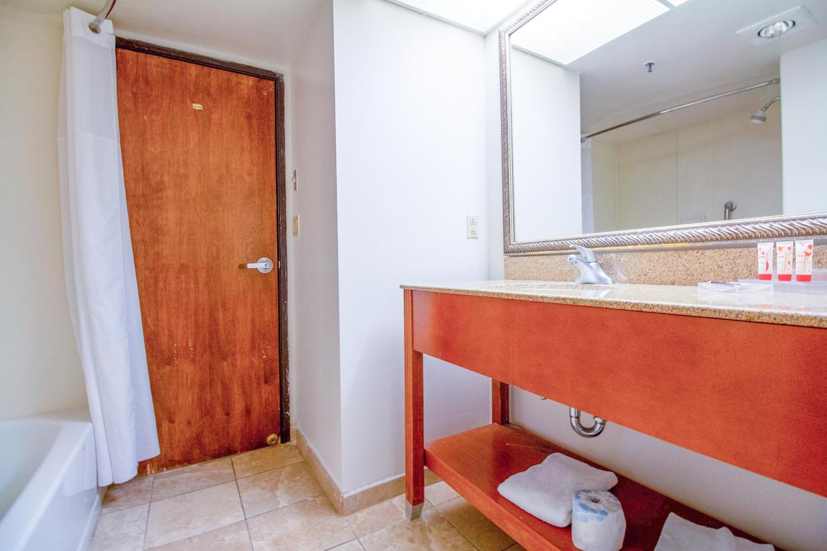 Tulsa Square Hotel Central, I-44 by OYO