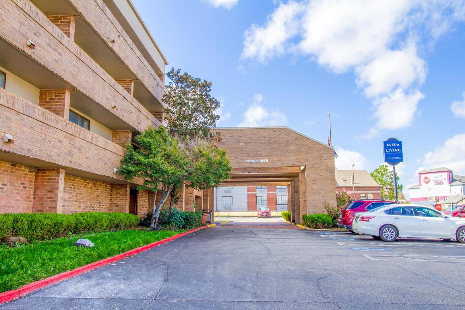Tulsa Square Hotel Central, I-44 by OYO