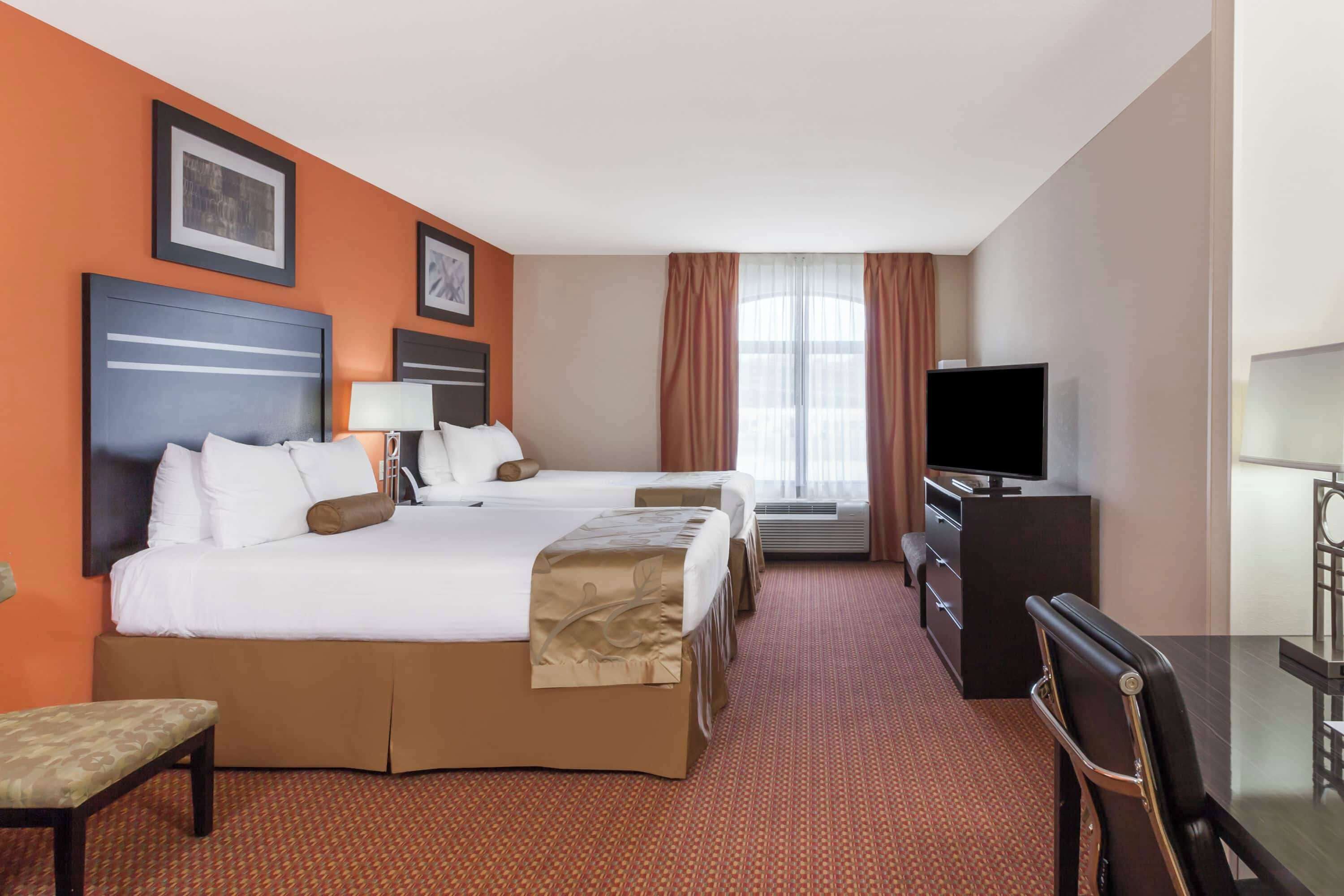 La Quinta Inn & Suites by Wyndham Tulsa Midtown