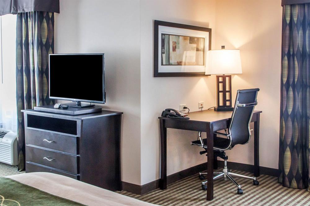 Comfort Inn & Suites