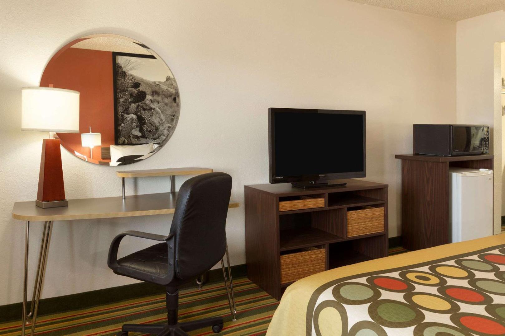Super 8 by Wyndham Woodward