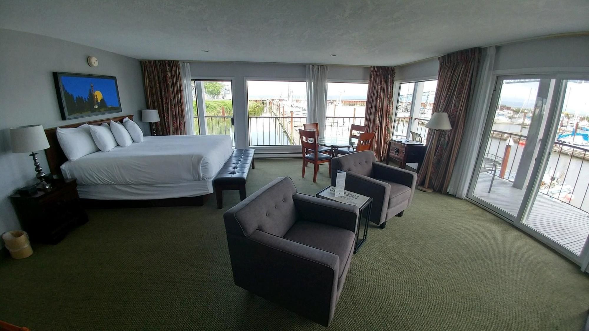 Astoria Riverwalk Inn