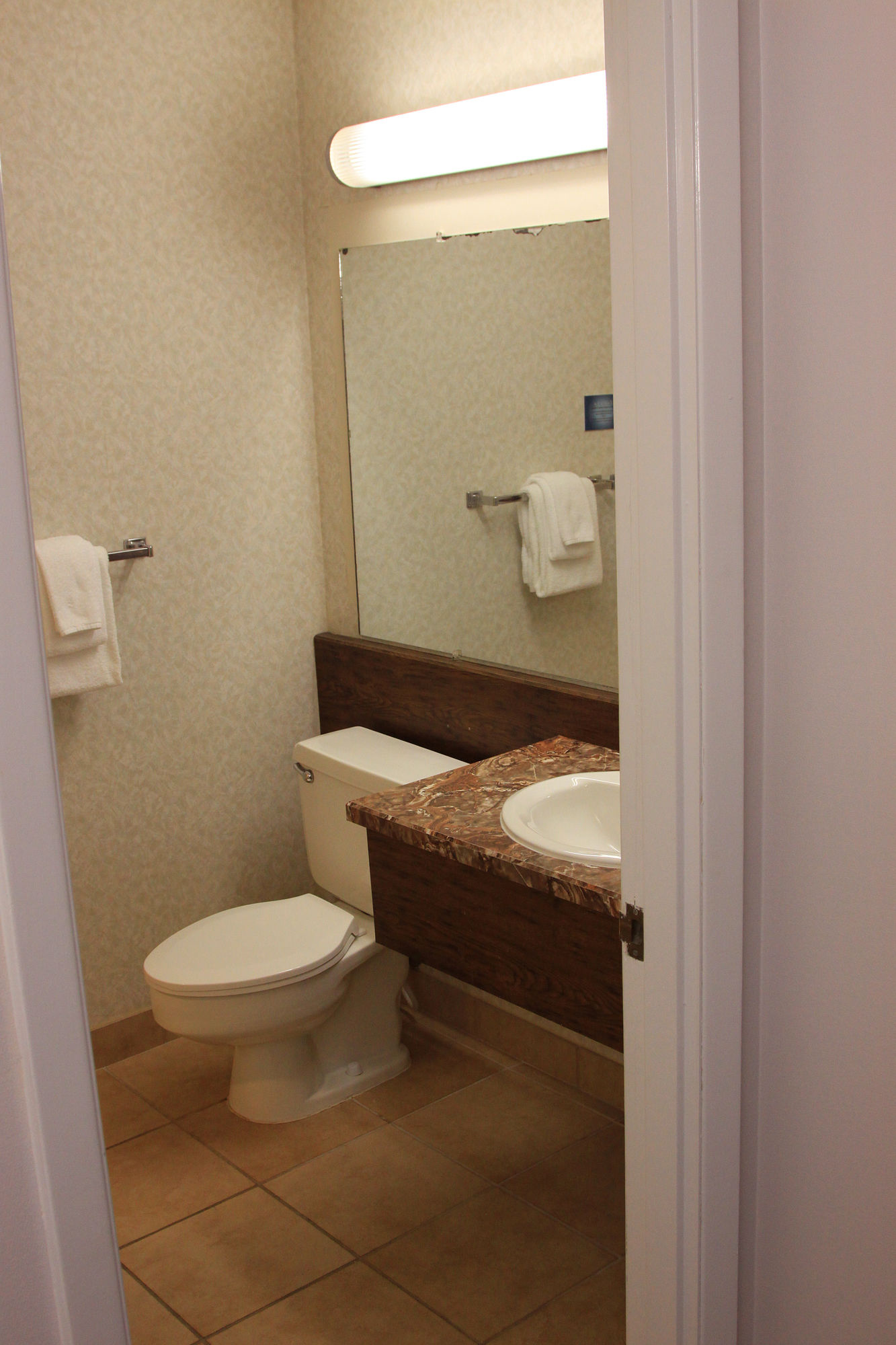 Astoria Riverwalk Inn