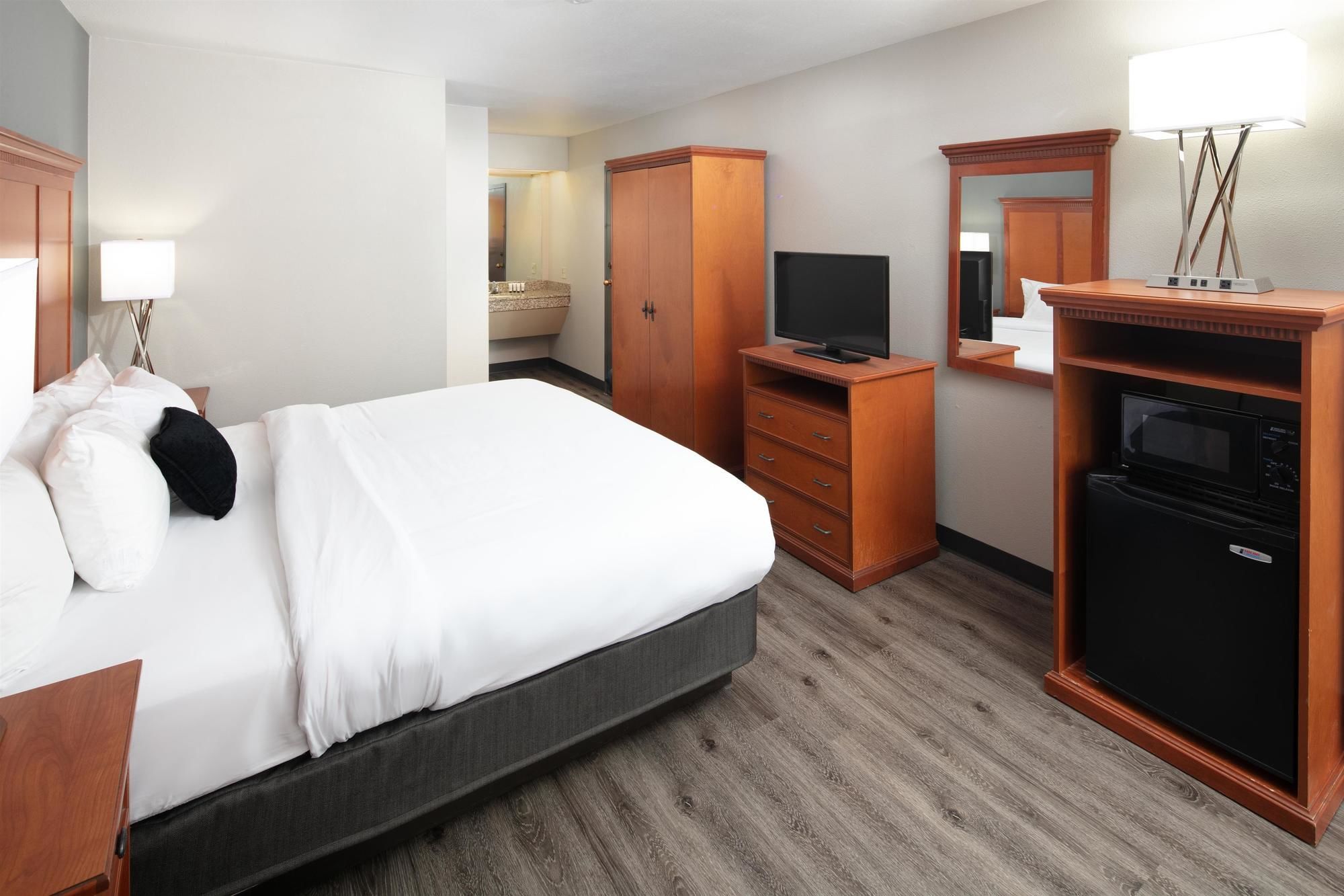 Red Lion Inn & Suites Deschutes River Bend