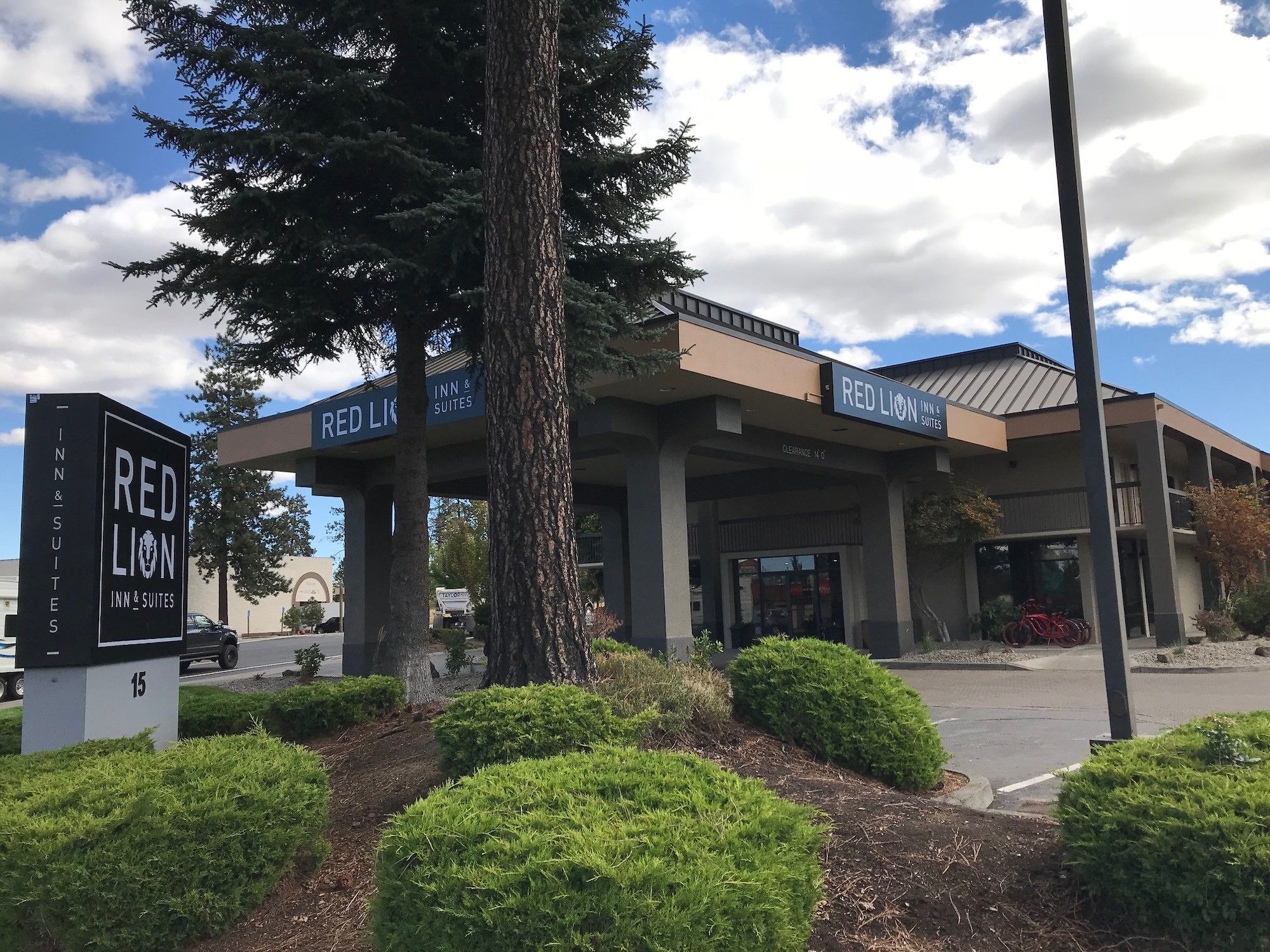 Red Lion Inn & Suites Deschutes River Bend