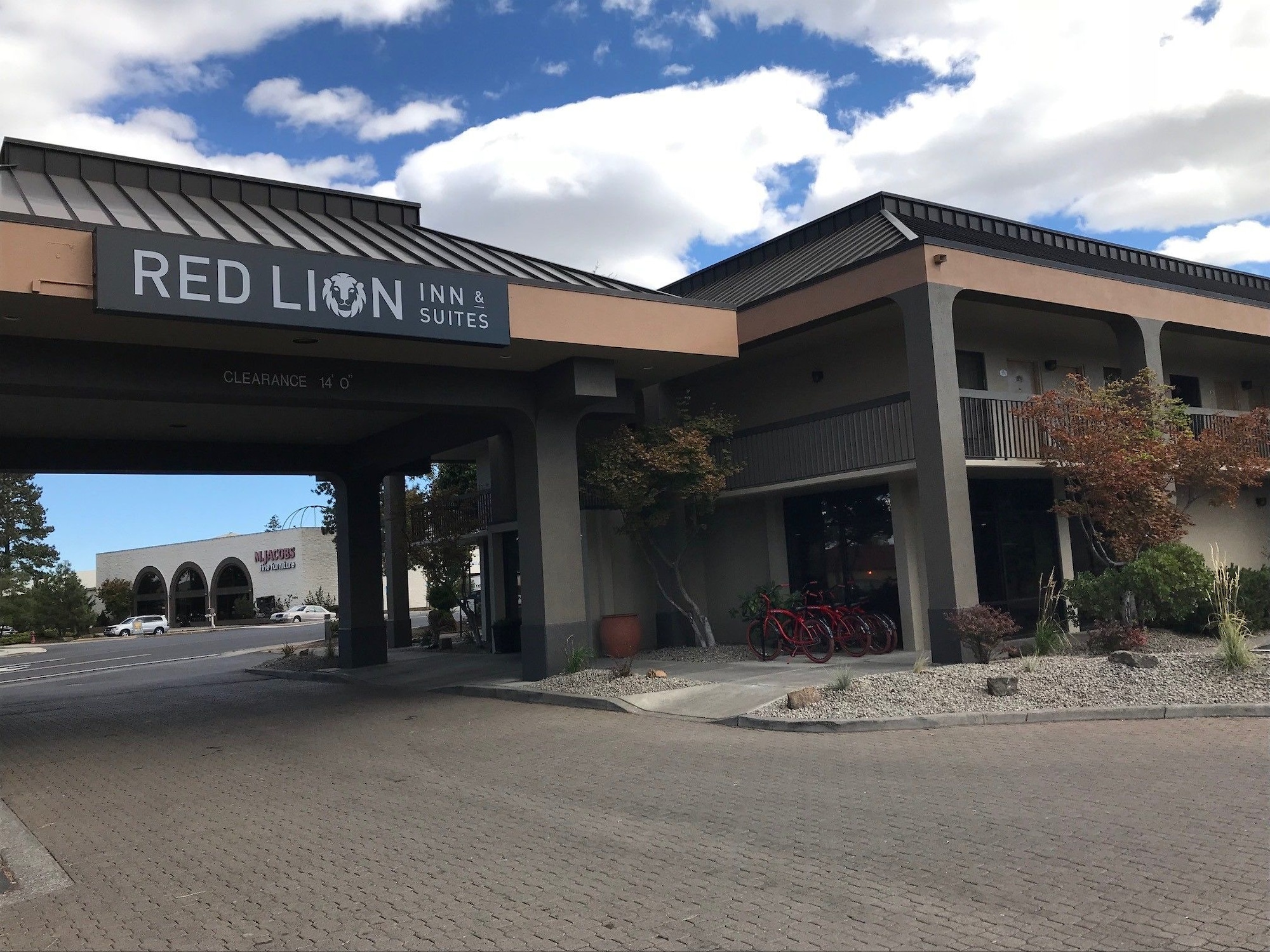 Red Lion Inn & Suites Deschutes River Bend