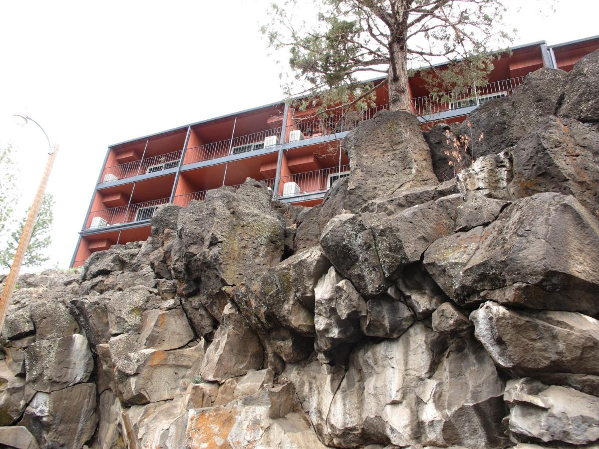 Bend Riverside Motel Suites