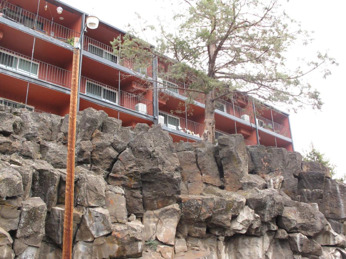 Bend Riverside Motel Suites