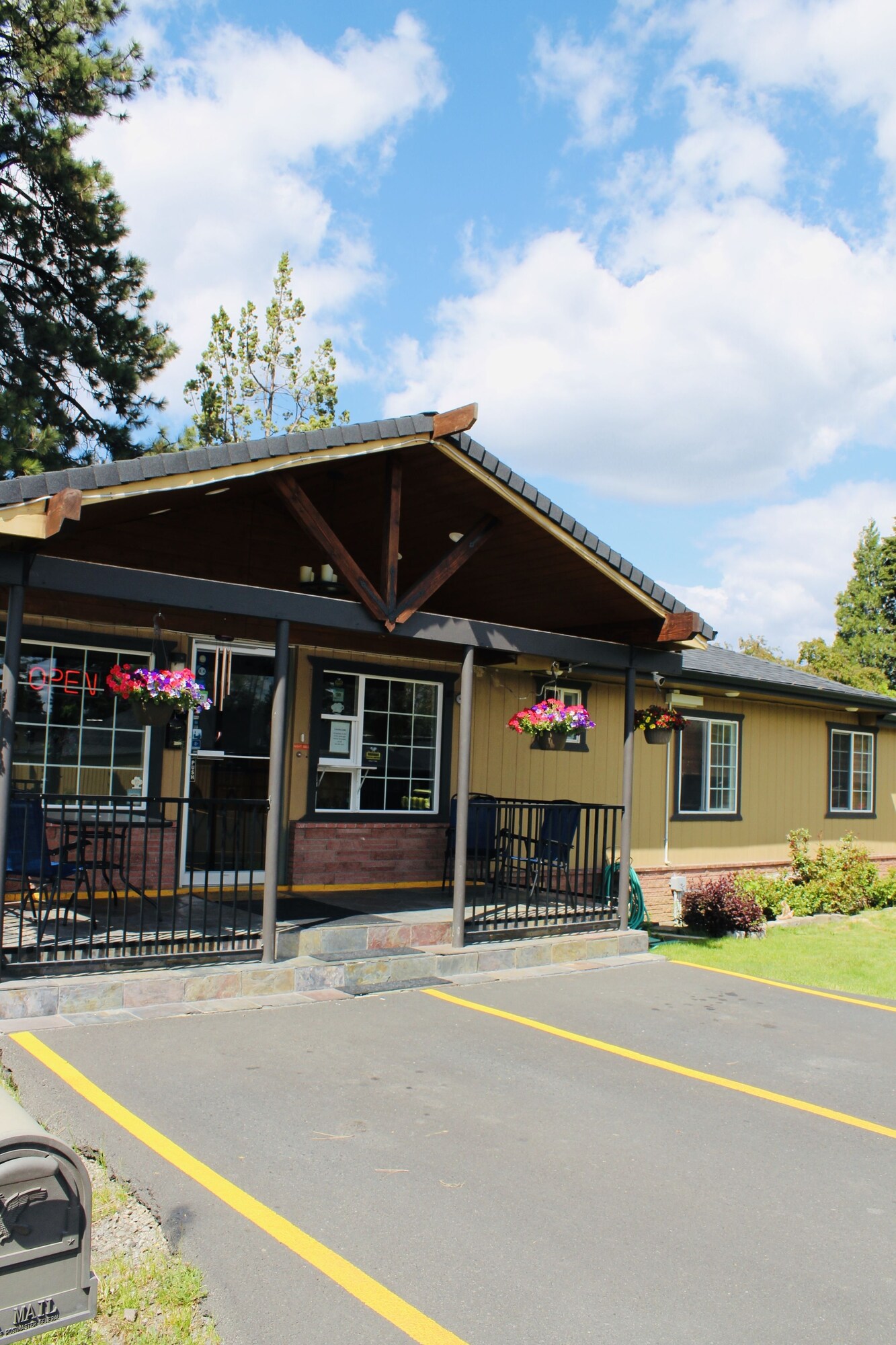 Cascade Lodge