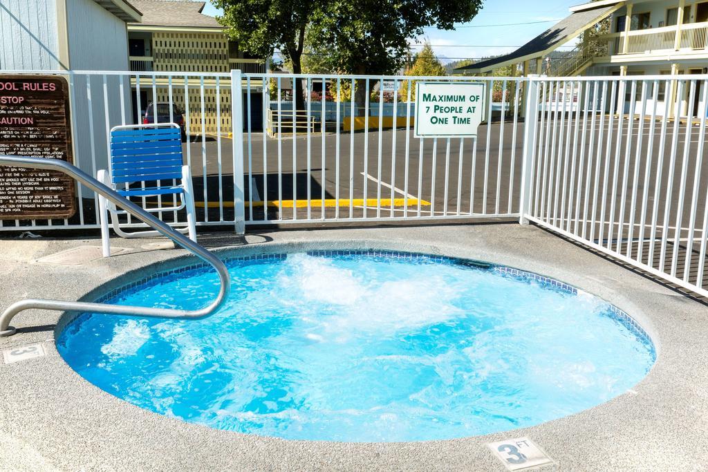 Days Inn by Wyndham Bend