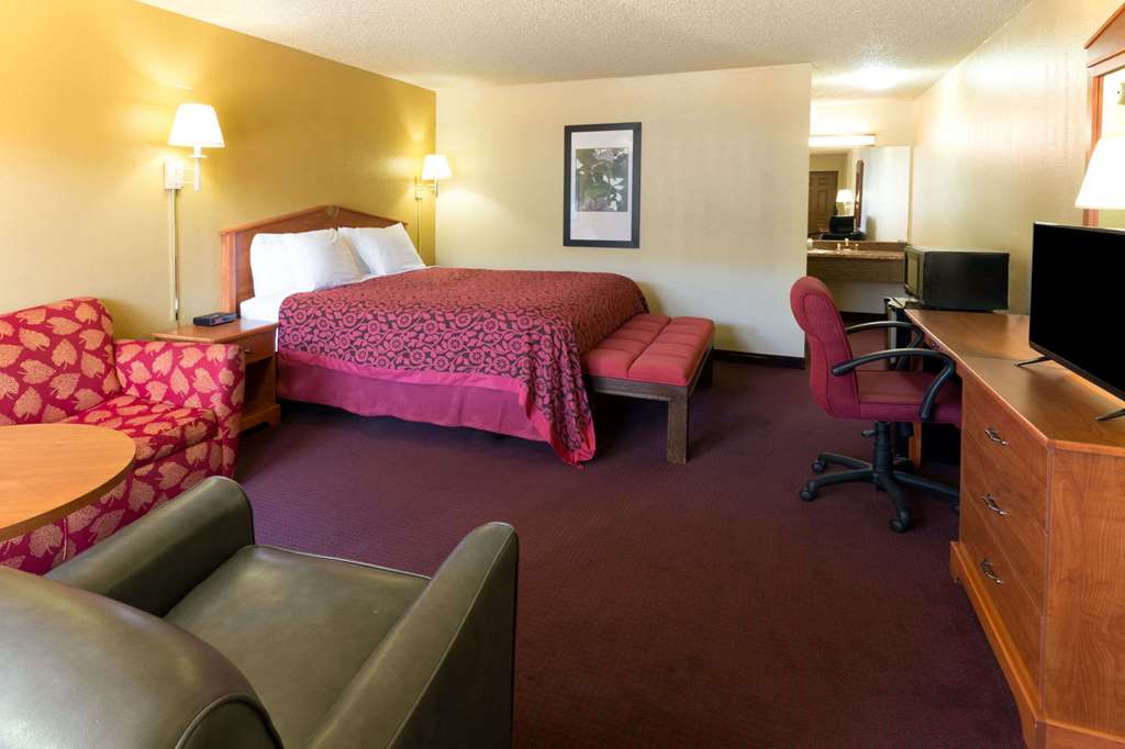 Days Inn by Wyndham Bend