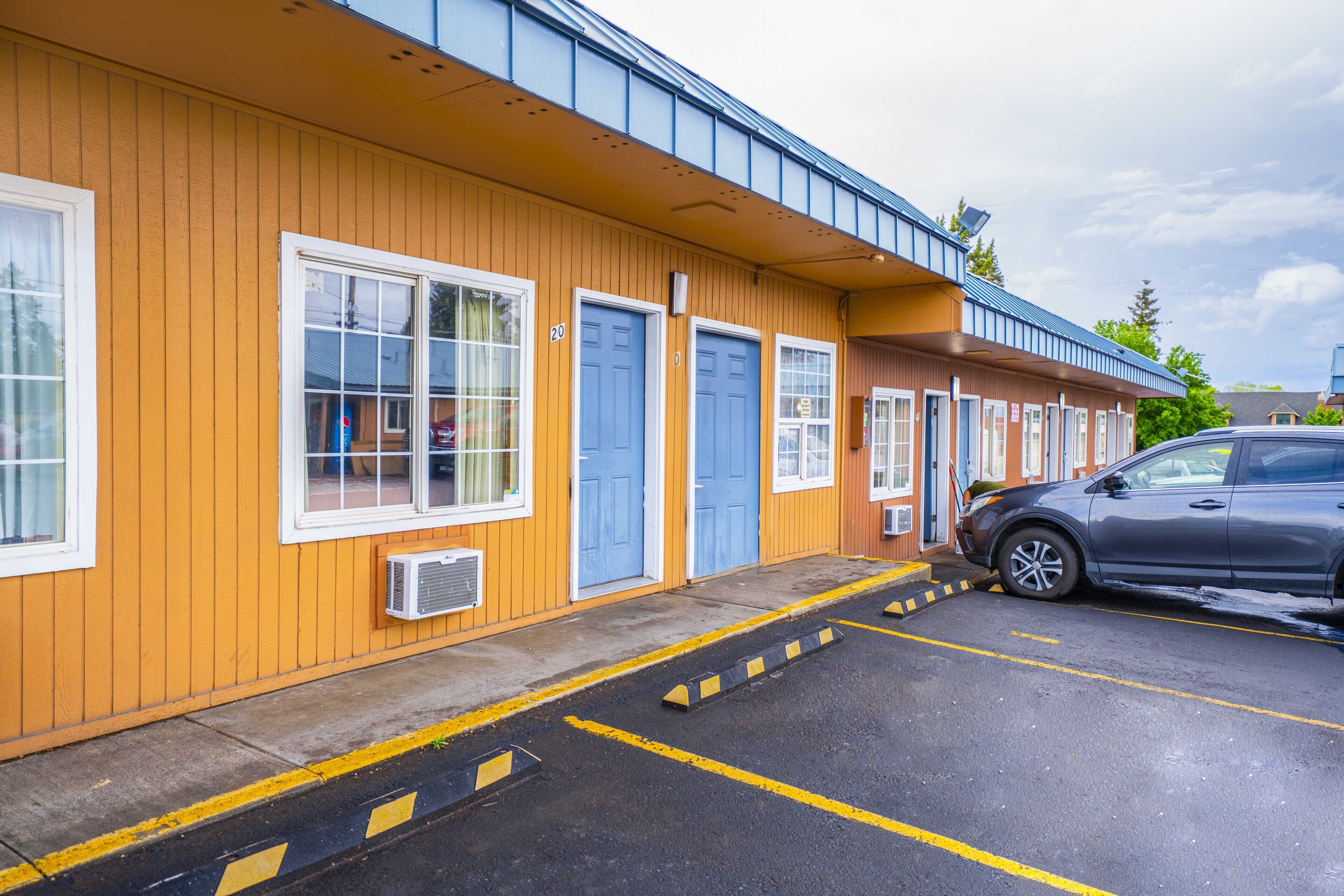 Royal Gateway Motel by OYO