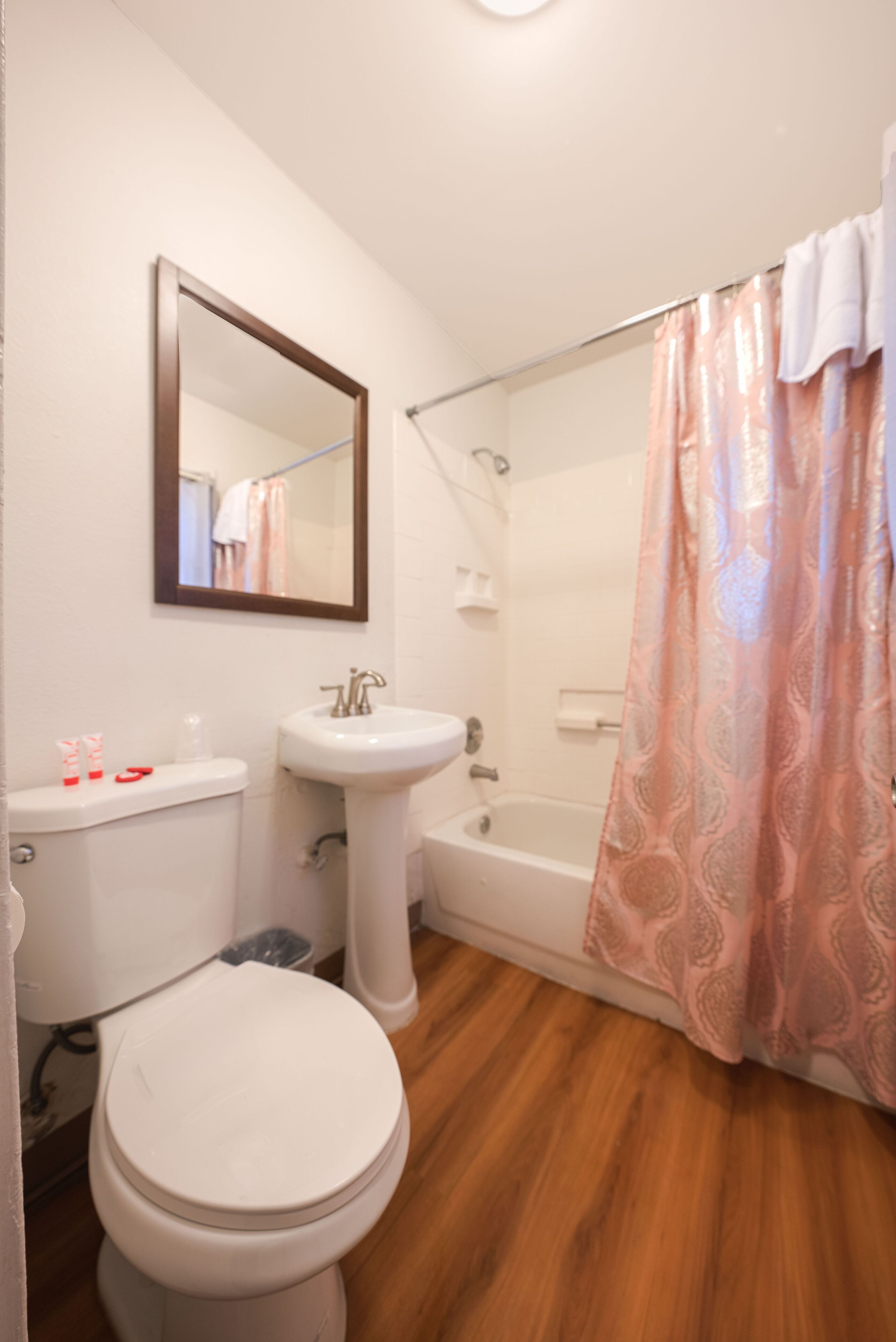 Royal Gateway Motel by OYO