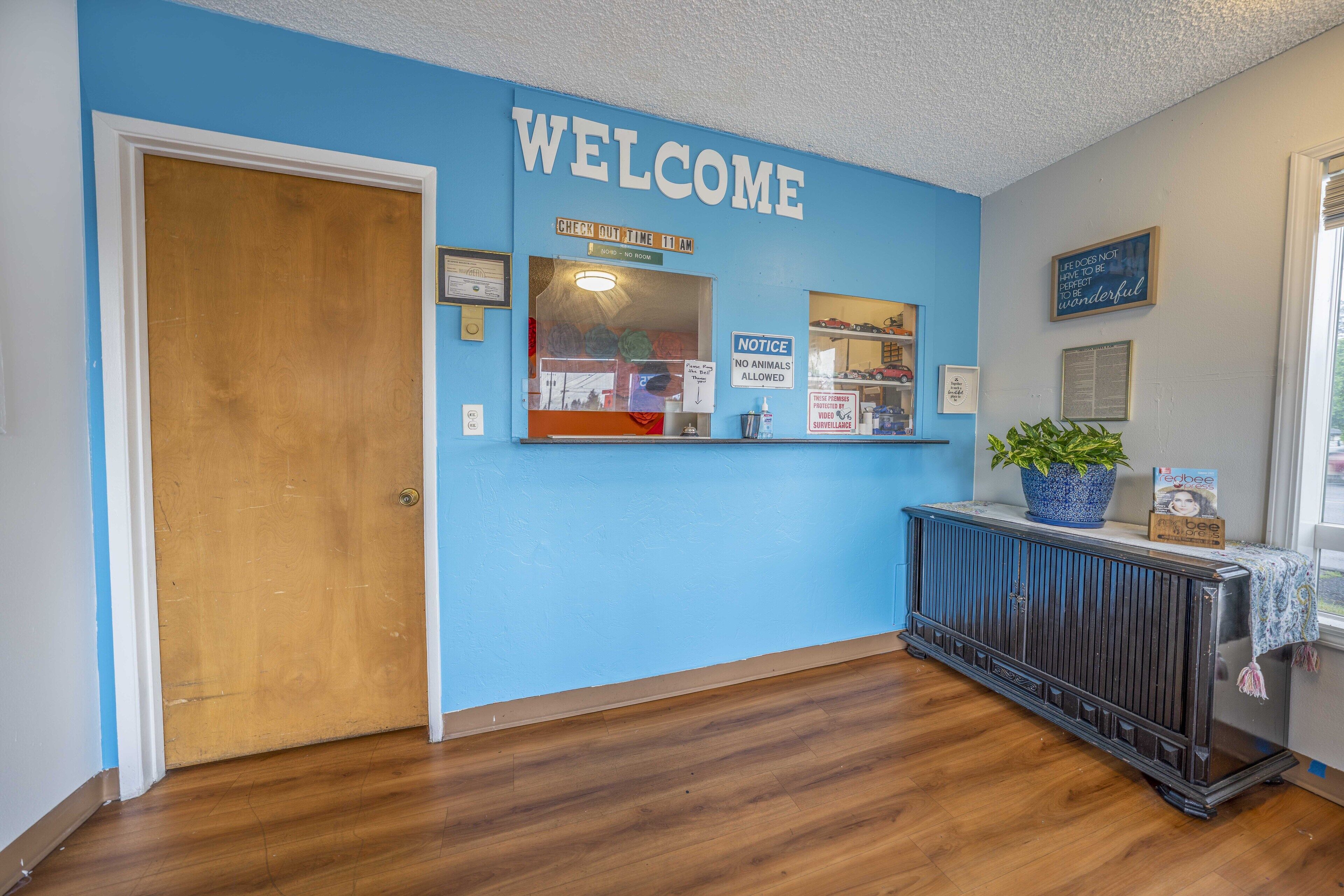 Royal Gateway Motel by OYO