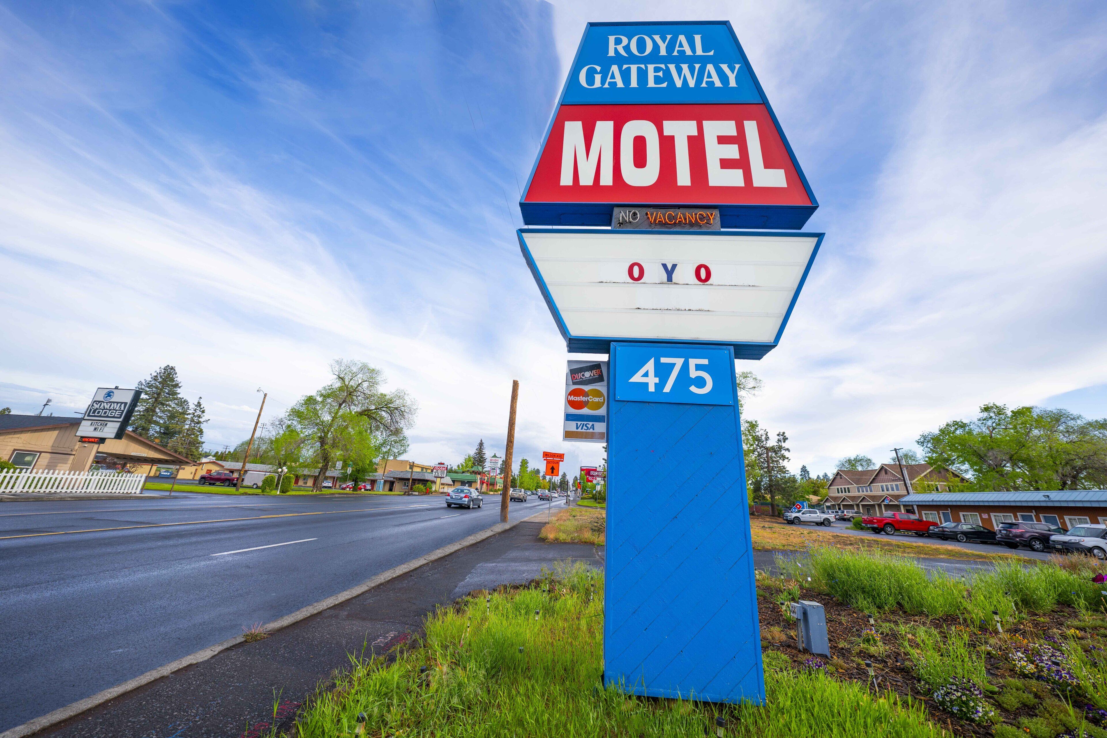 Royal Gateway Motel by OYO