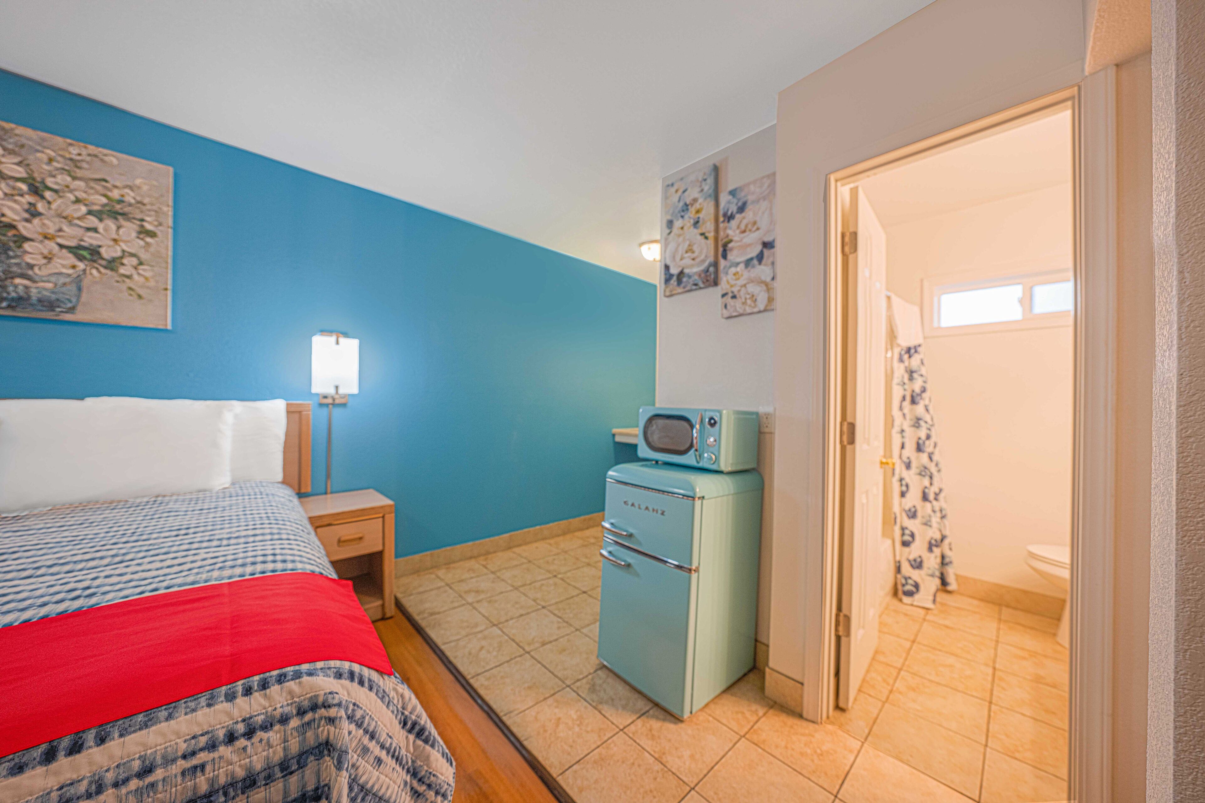 Royal Gateway Motel by OYO