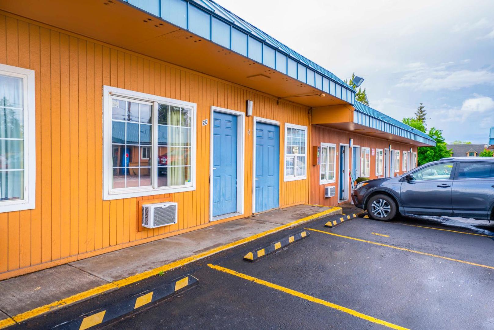 Royal Gateway Motel by OYO