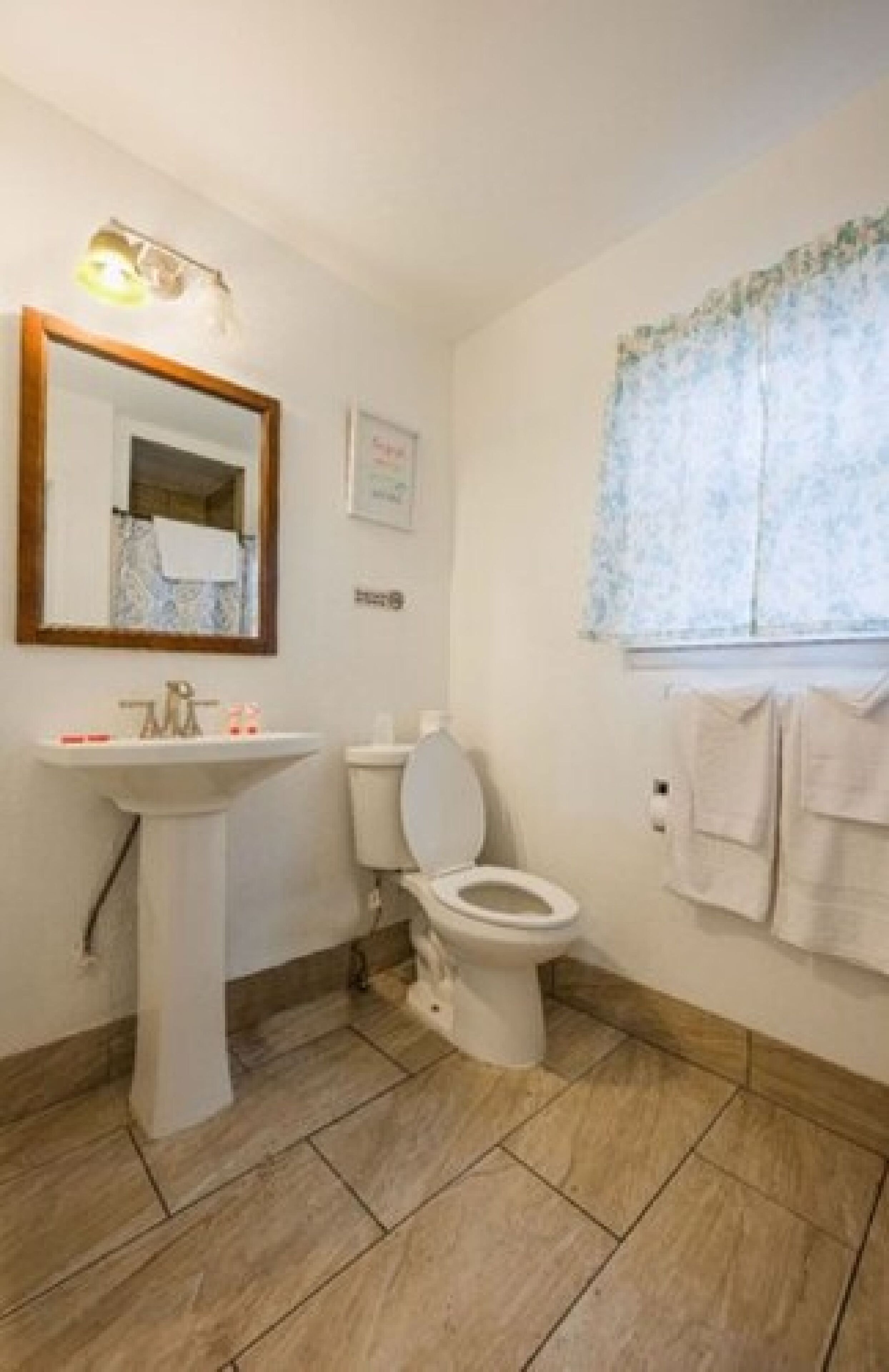 Royal Gateway Motel by OYO