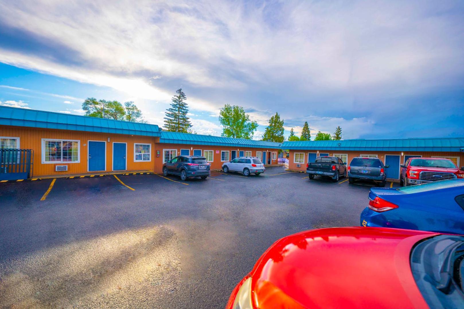 Royal Gateway Motel by OYO