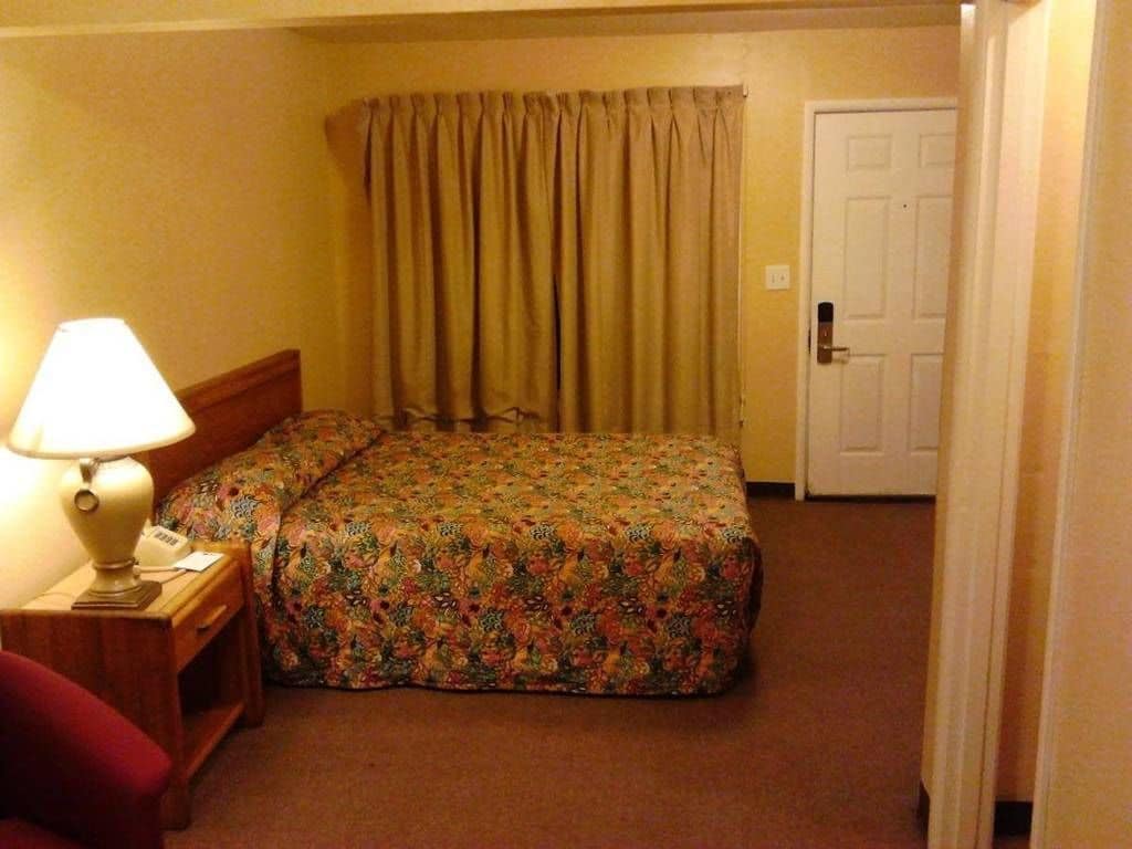 Blue Coast Inn and Suites