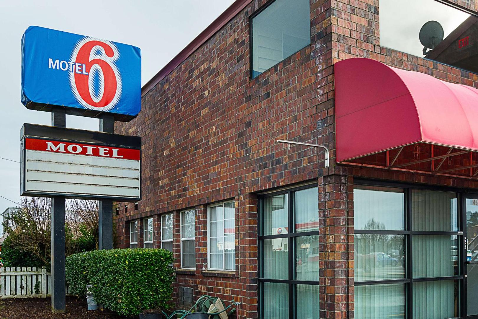 Motel 6 Canby Or