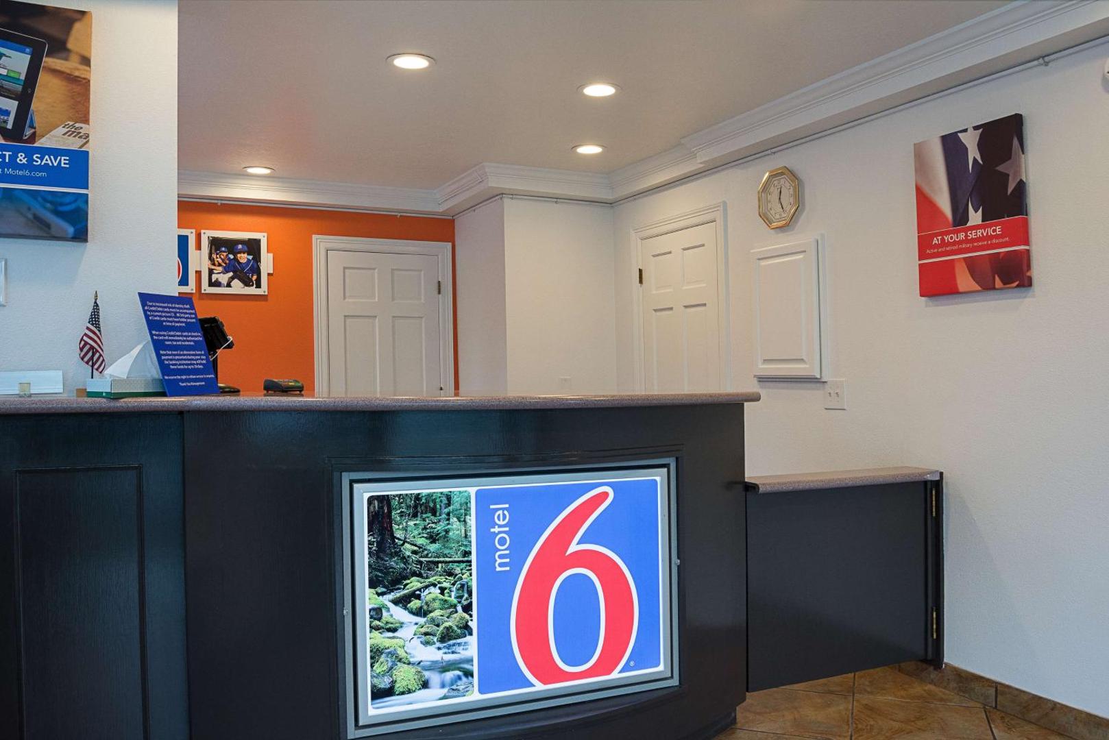 Motel 6 Canby Or