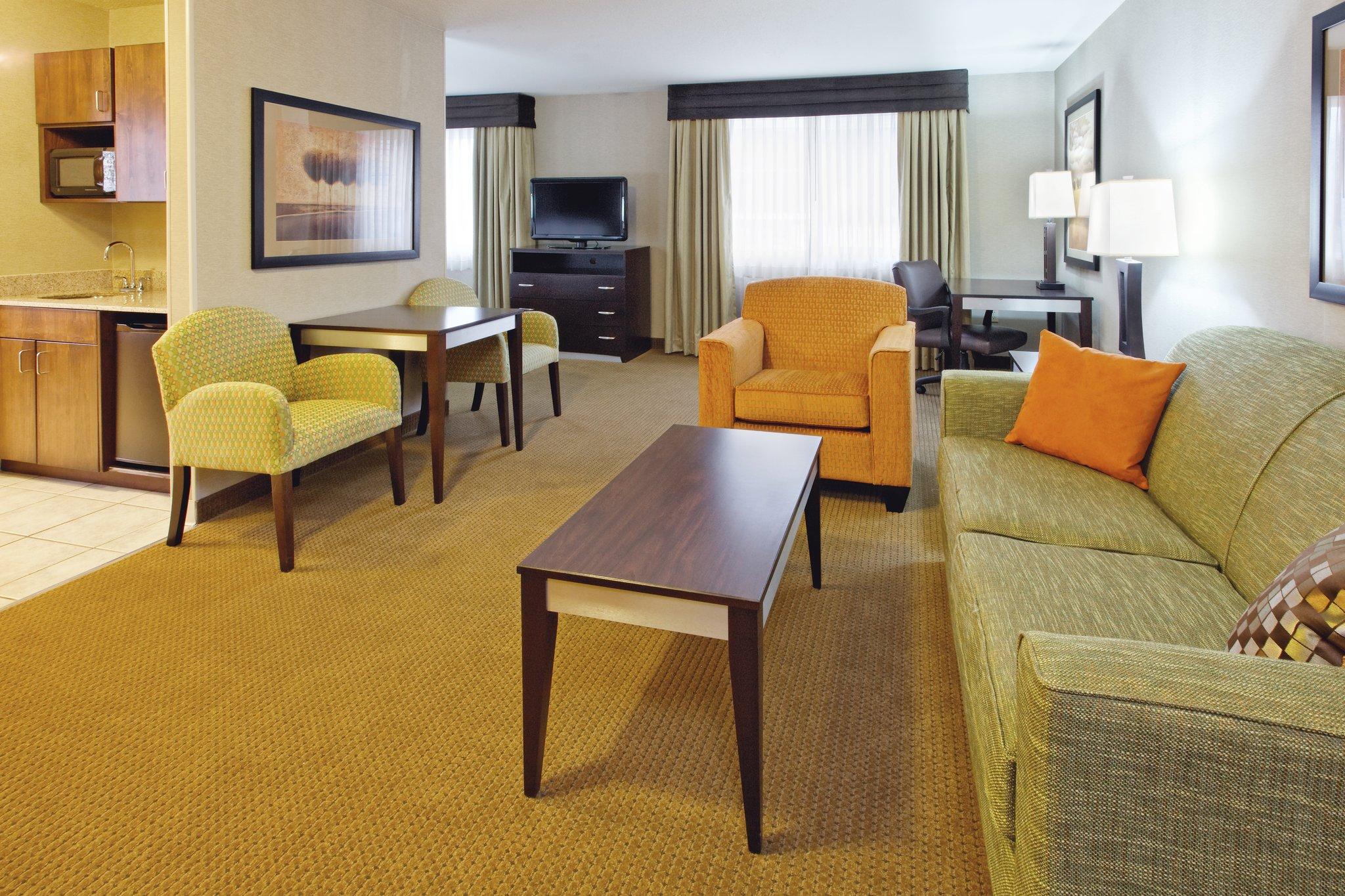 Creekside Hotel & Suites