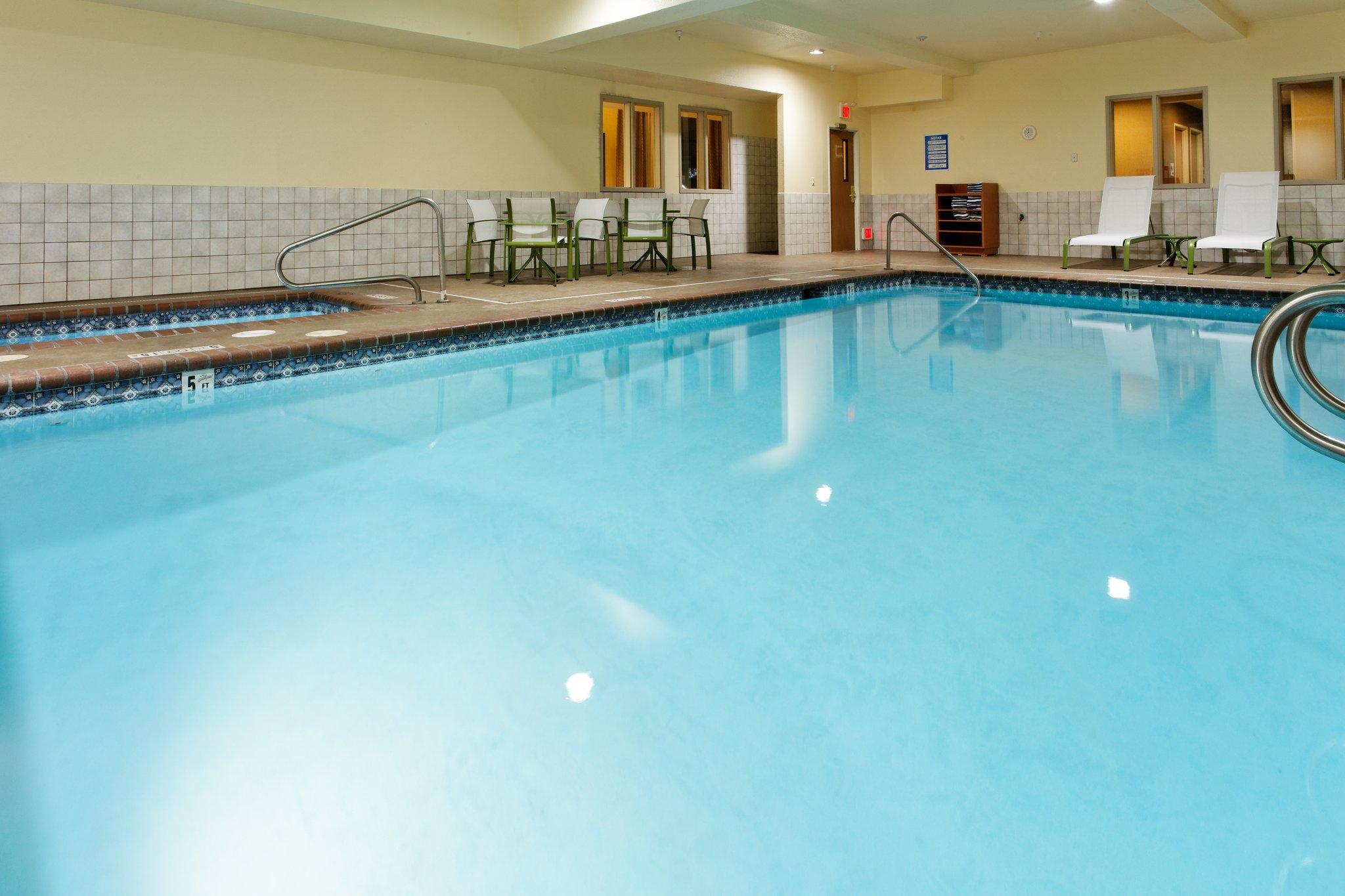 Creekside Hotel & Suites