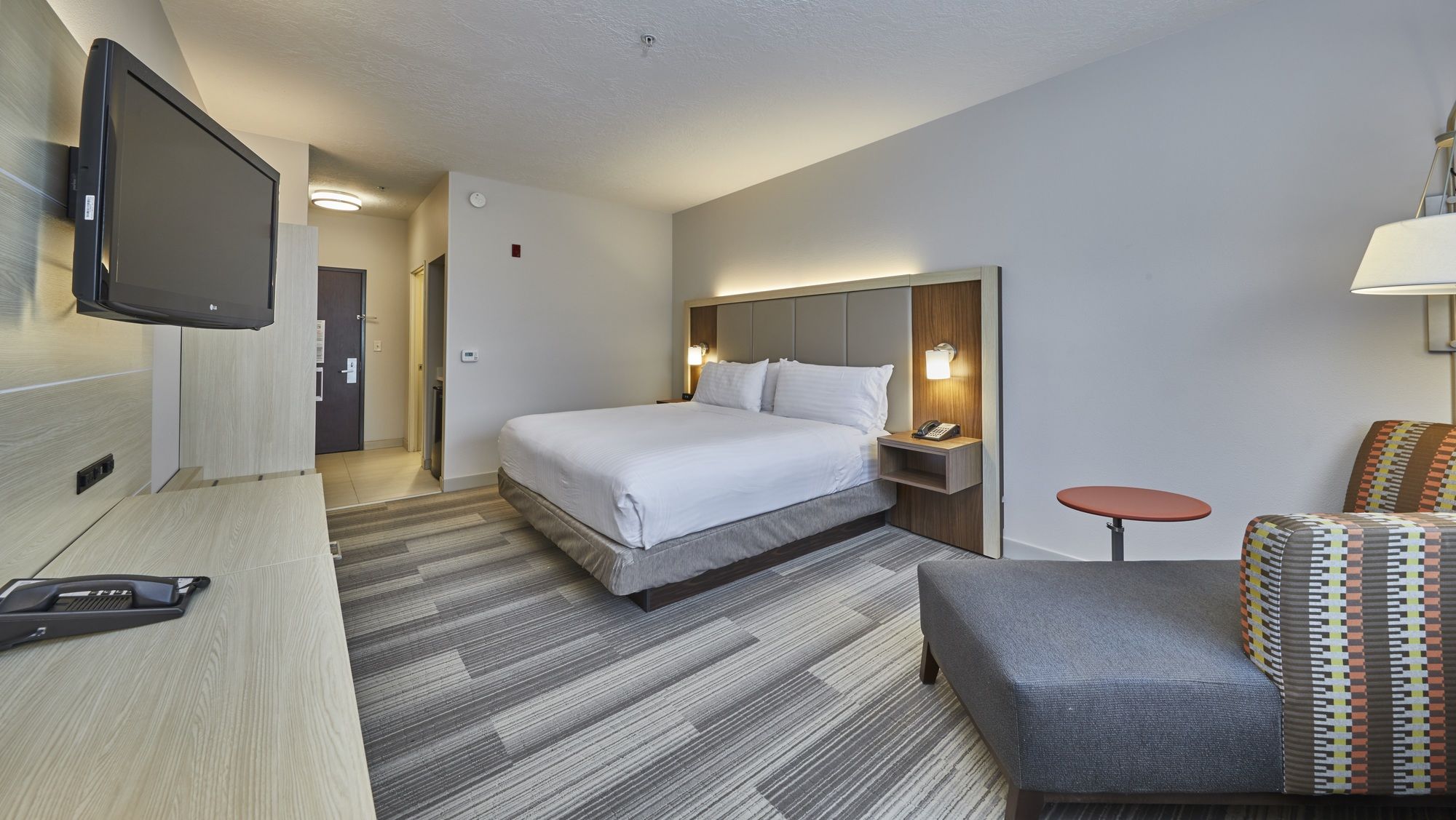 Holiday Inn Express & Suites Medford-Central Point