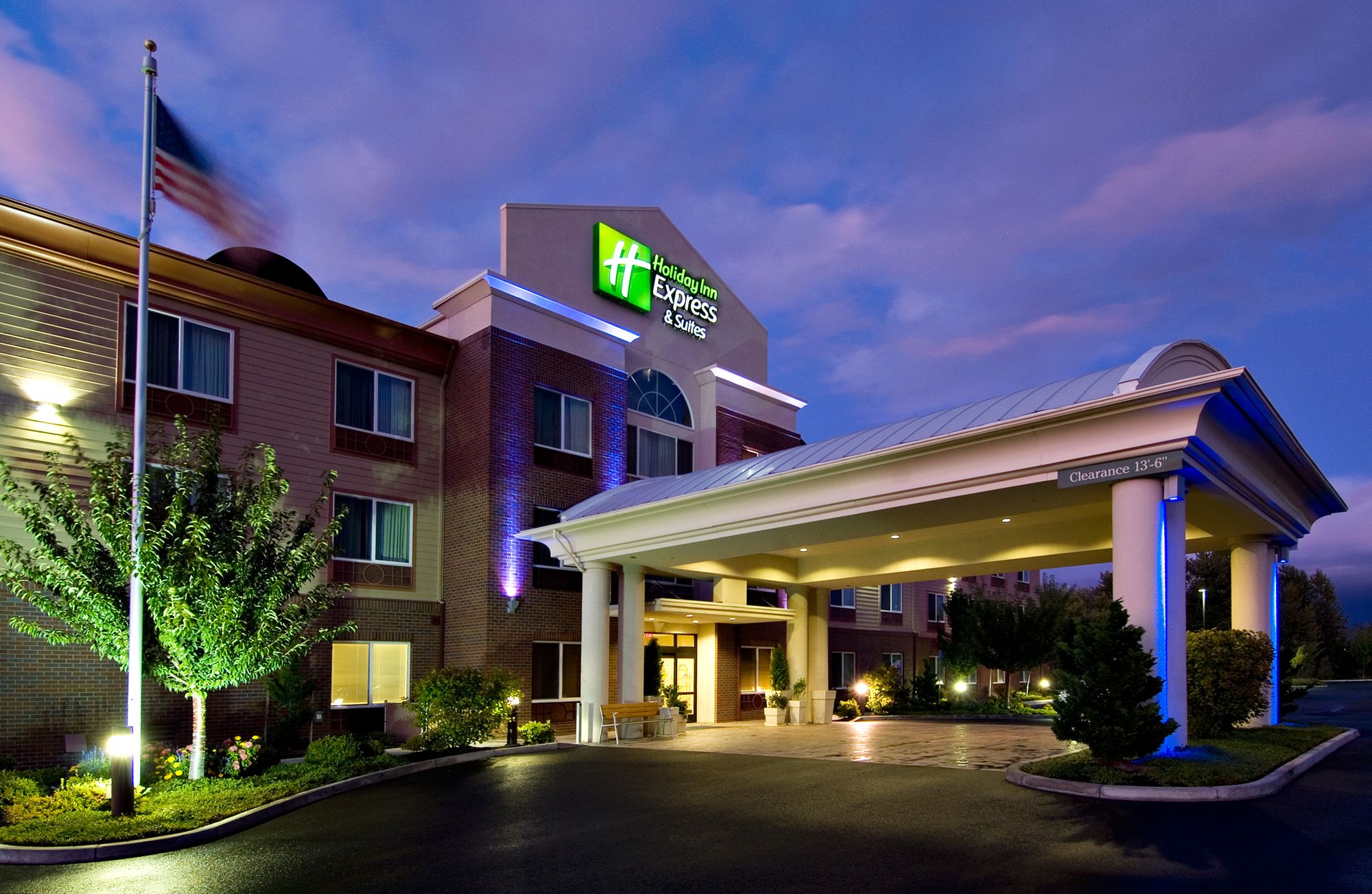 Holiday Inn Express & Suites Medford-Central Point