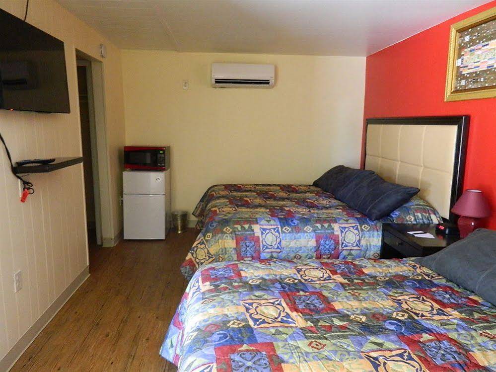 Eagle Crater Lake Inn